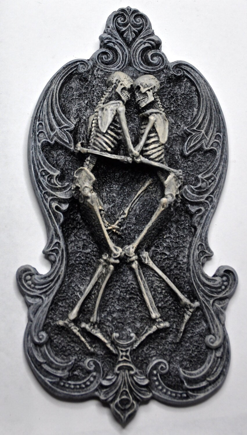 Amor Aeternus Skeleton Lovers Wall Plaque — Half Scale