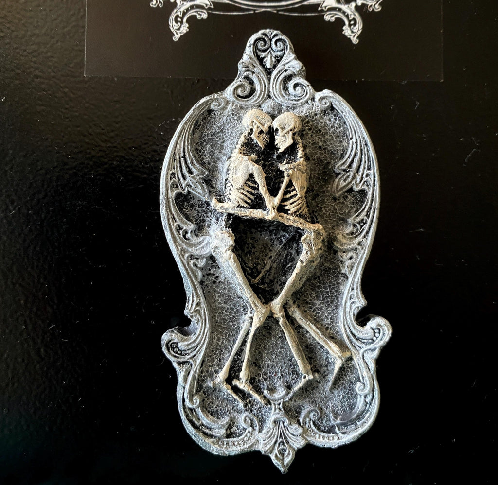 Amor Aeternus Skeleton Lovers Hand-Painted Resin Magnet