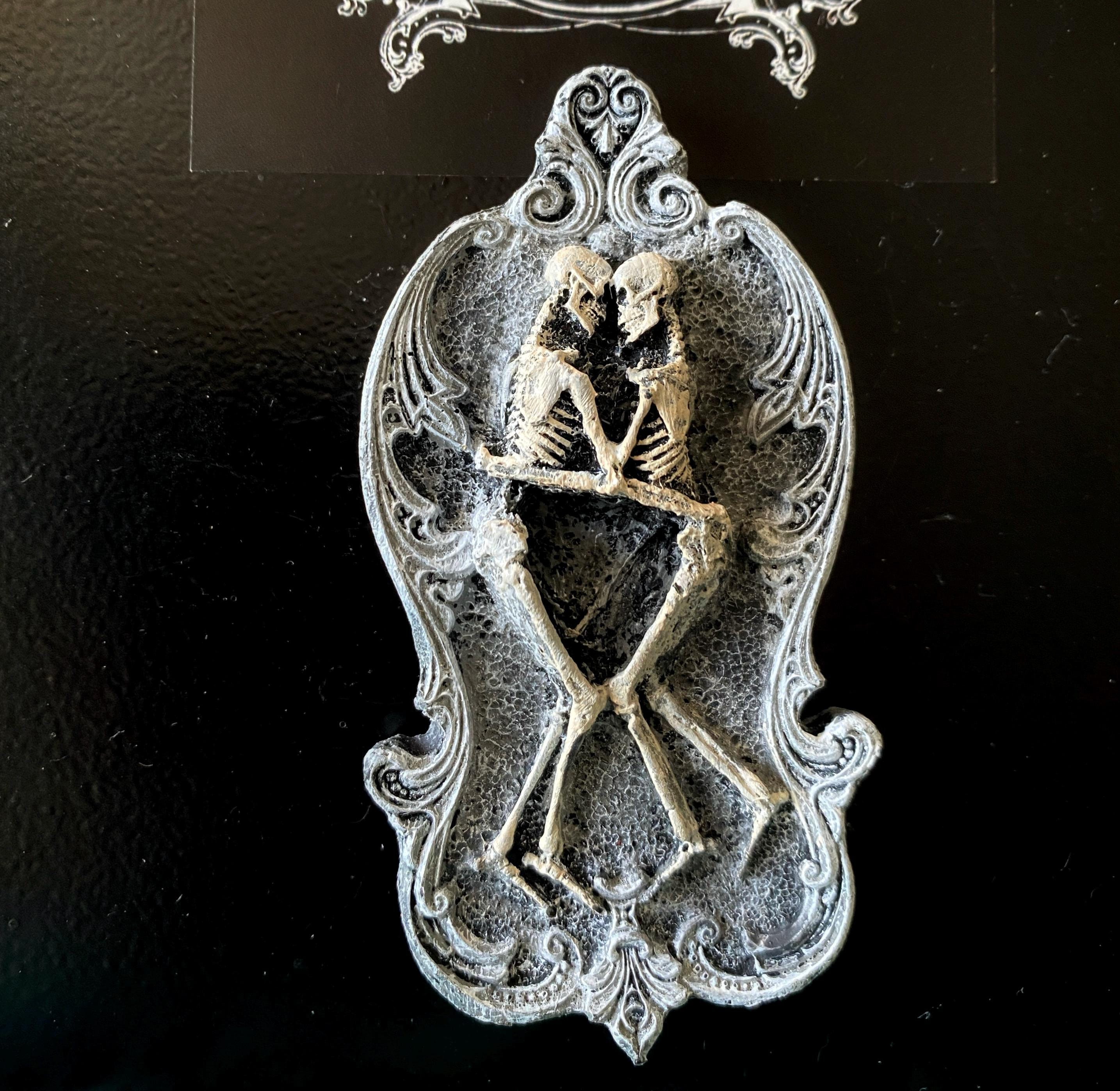 Amor Aeternus Skeleton Lovers Hand-Painted Resin Magnet