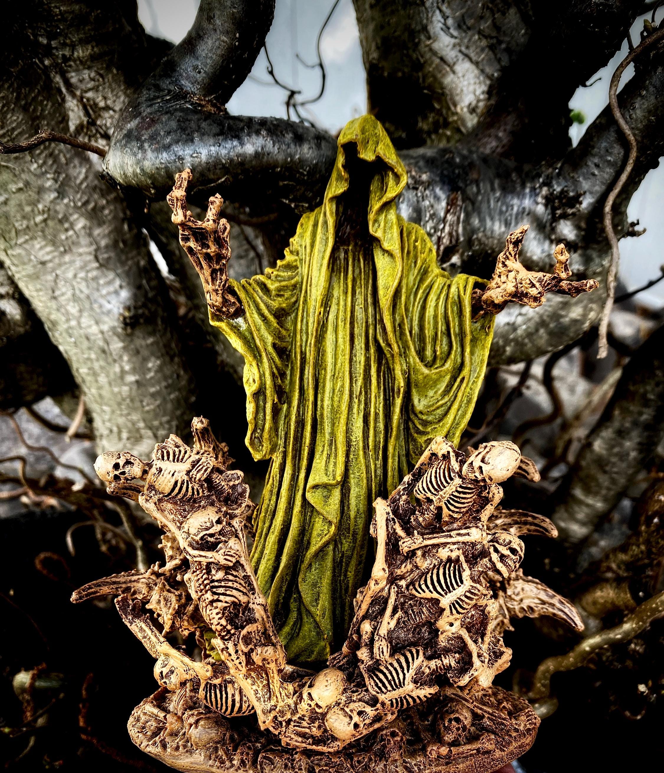 Hastur — The King in Yellow Hand-Painted Resin Figurine