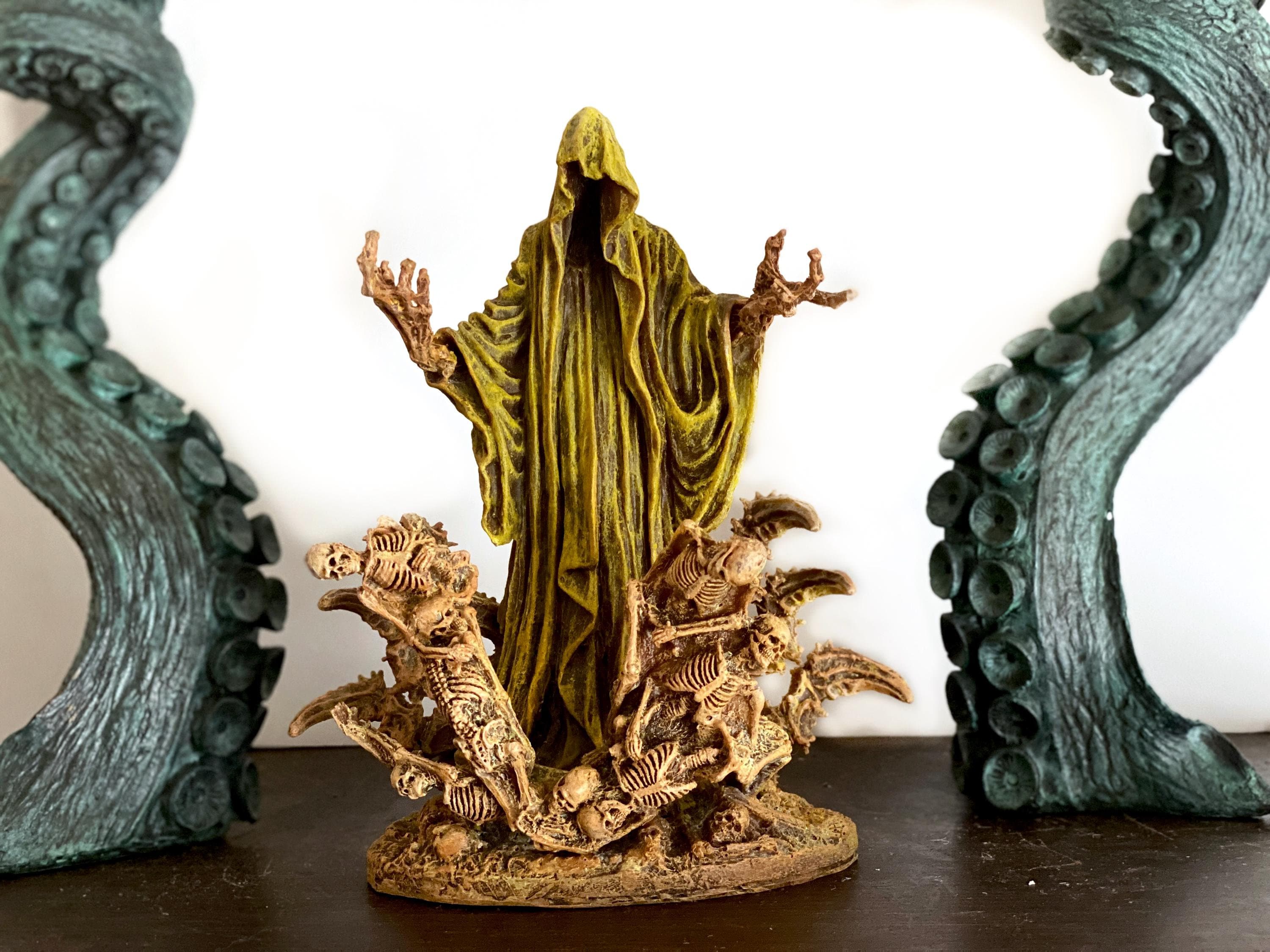 Hastur — The King in Yellow Hand-Painted Resin Figurine