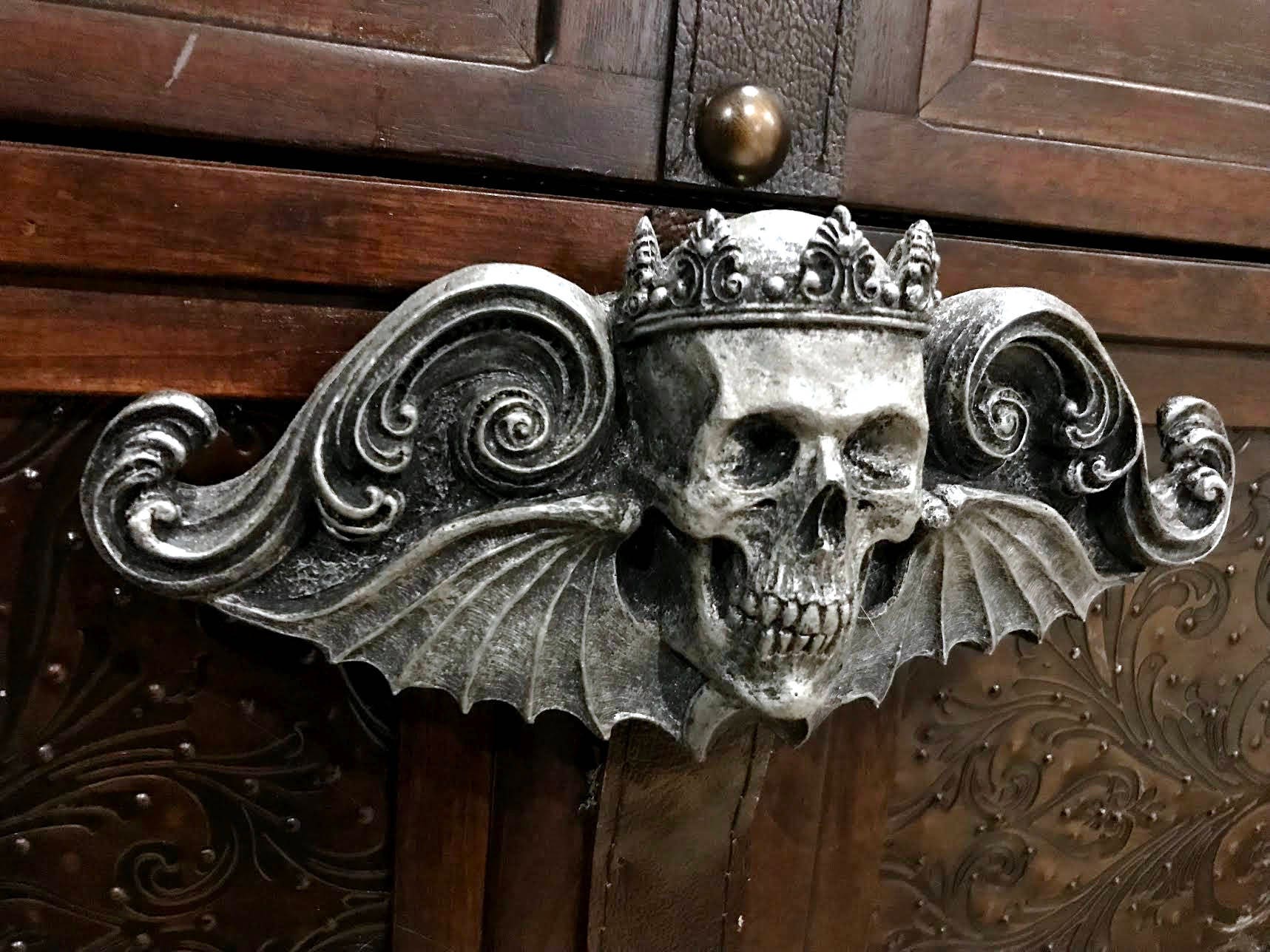 King Moriendi Skull Wall Plaque