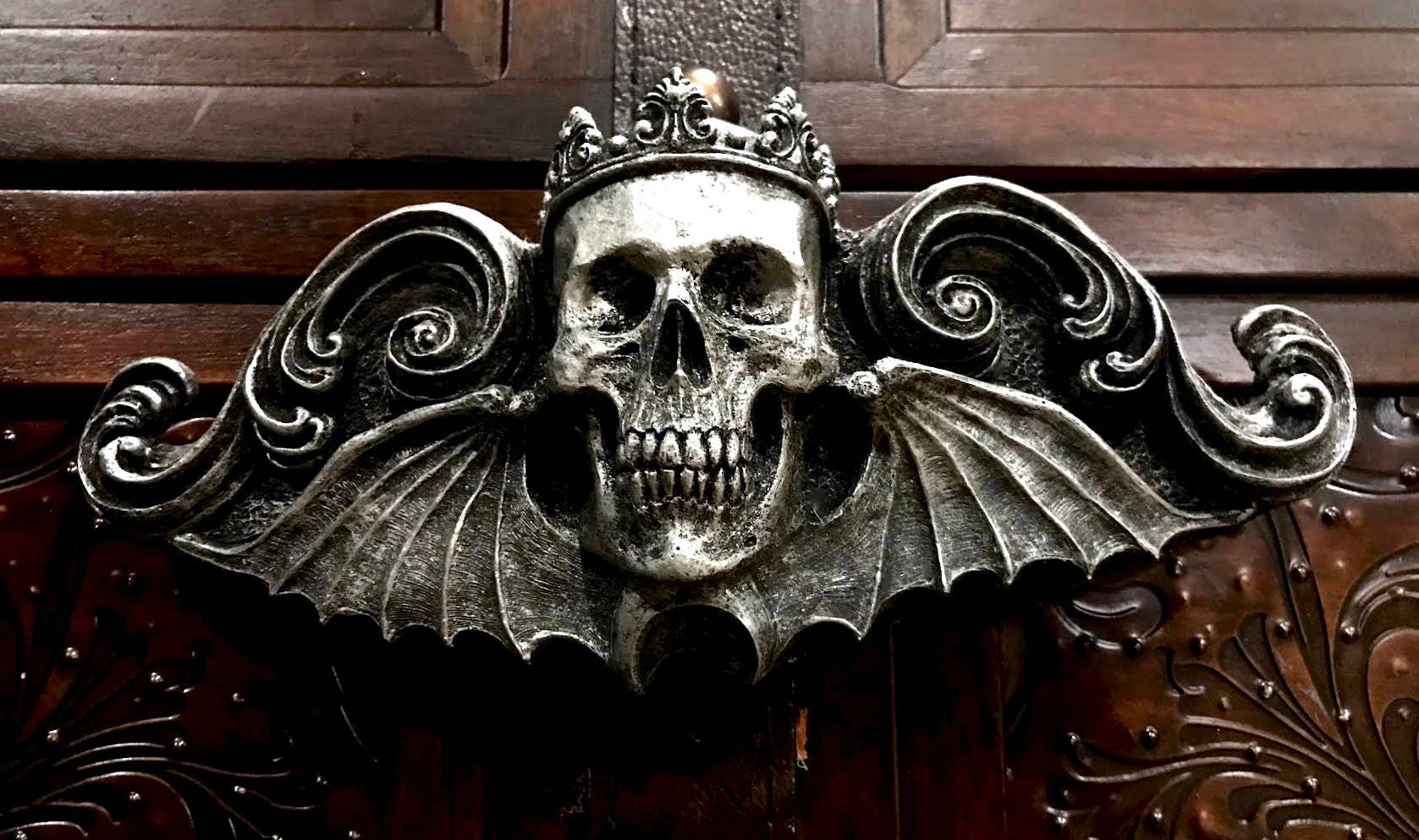 King Moriendi Skull Wall Plaque