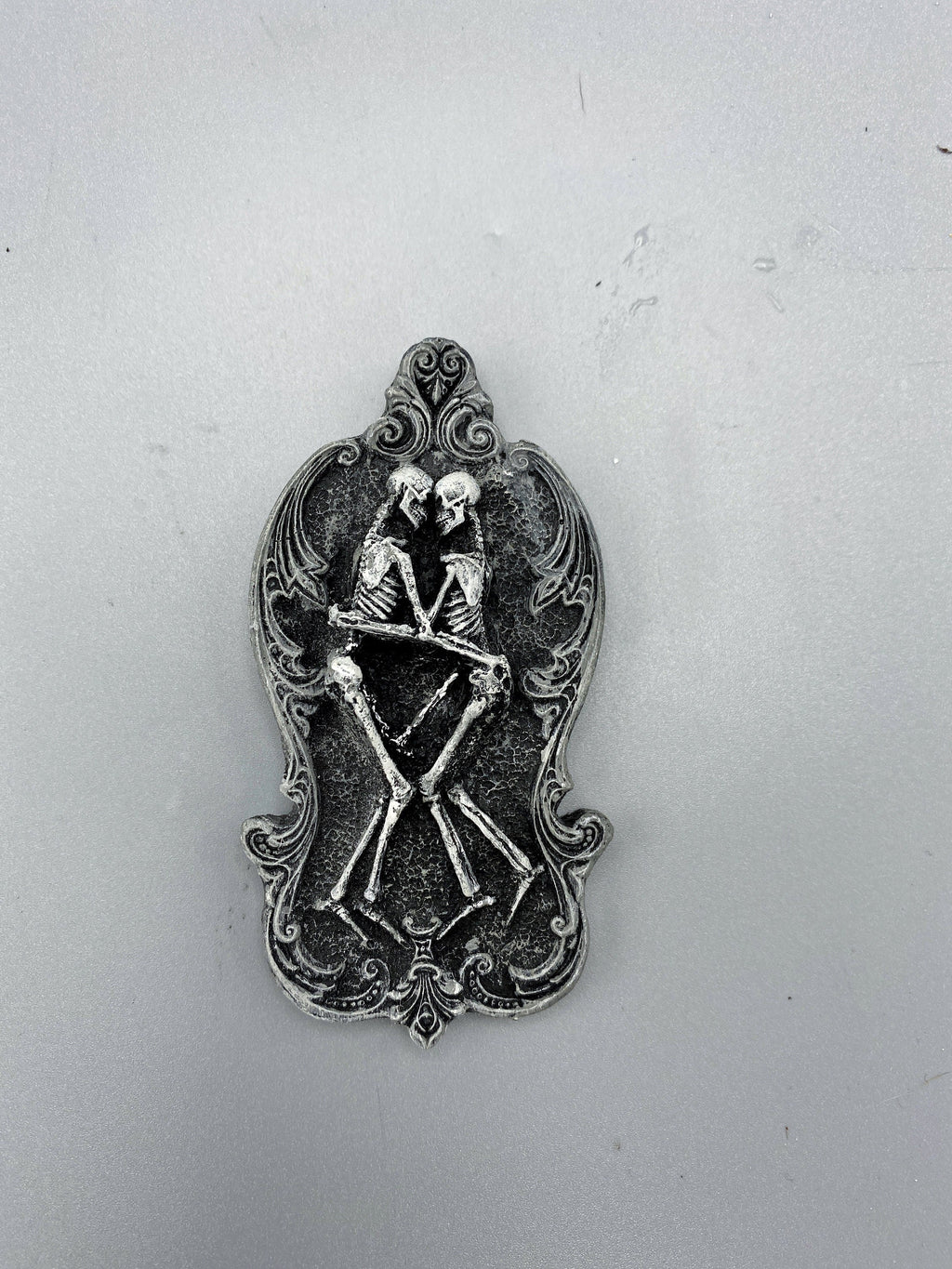Amor Aeternus Skeleton Lovers Hand-Painted Resin Magnet