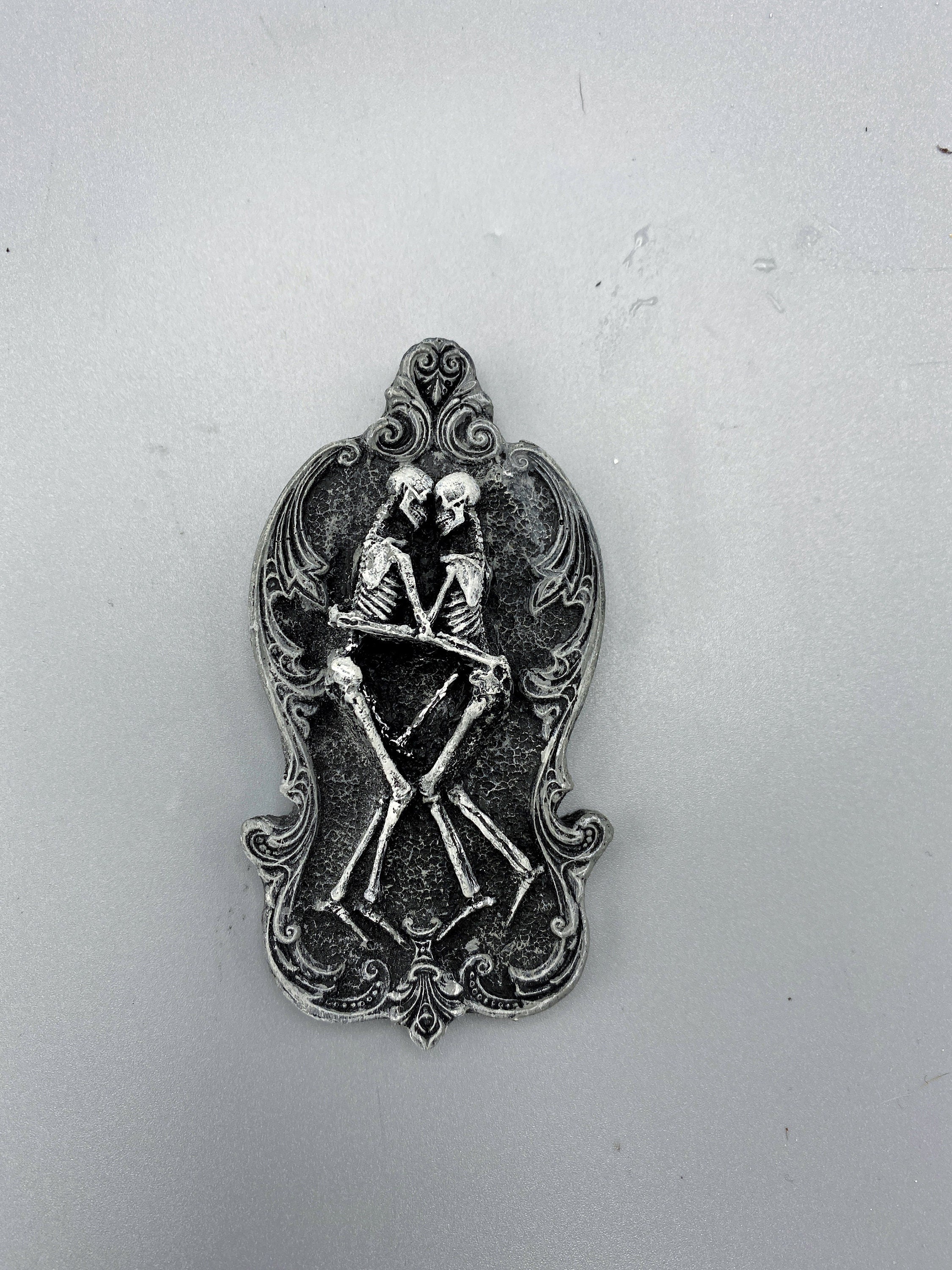 Amor Aeternus Skeleton Lovers Hand-Painted Resin Magnet