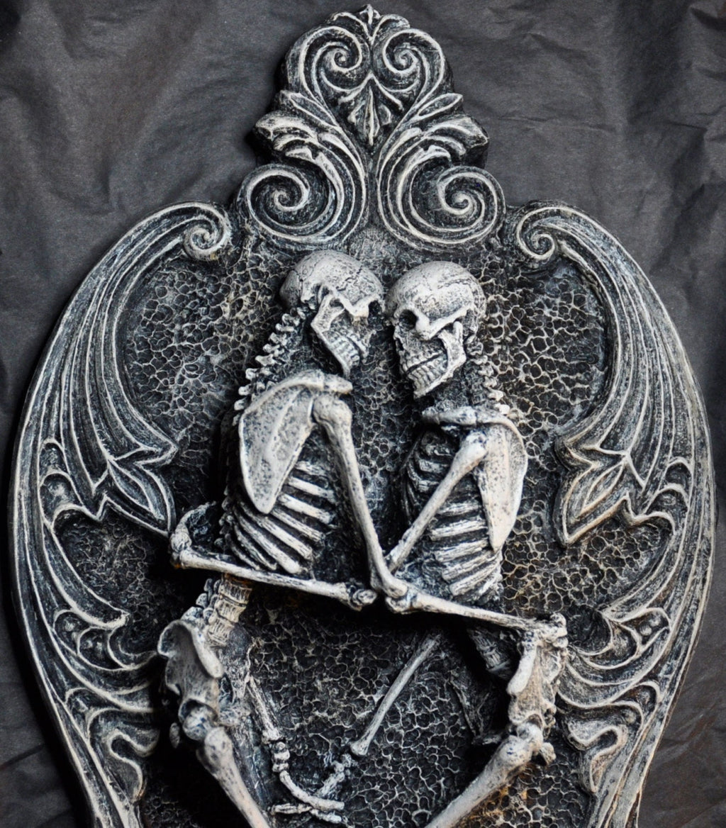 Amor Aeternus Skeleton Lovers Wall Plaque