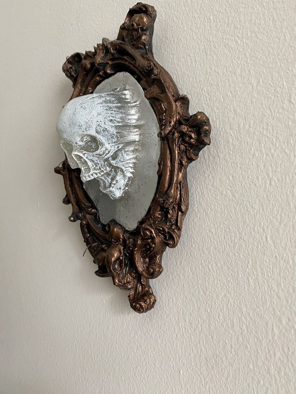 Spectral Skull Wall Plaque — White