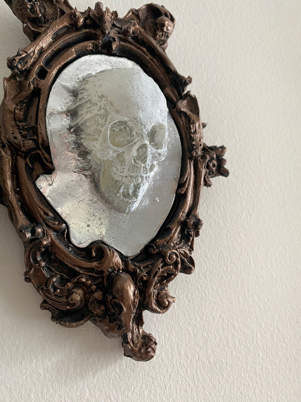 Spectral Skull Wall Plaque — White