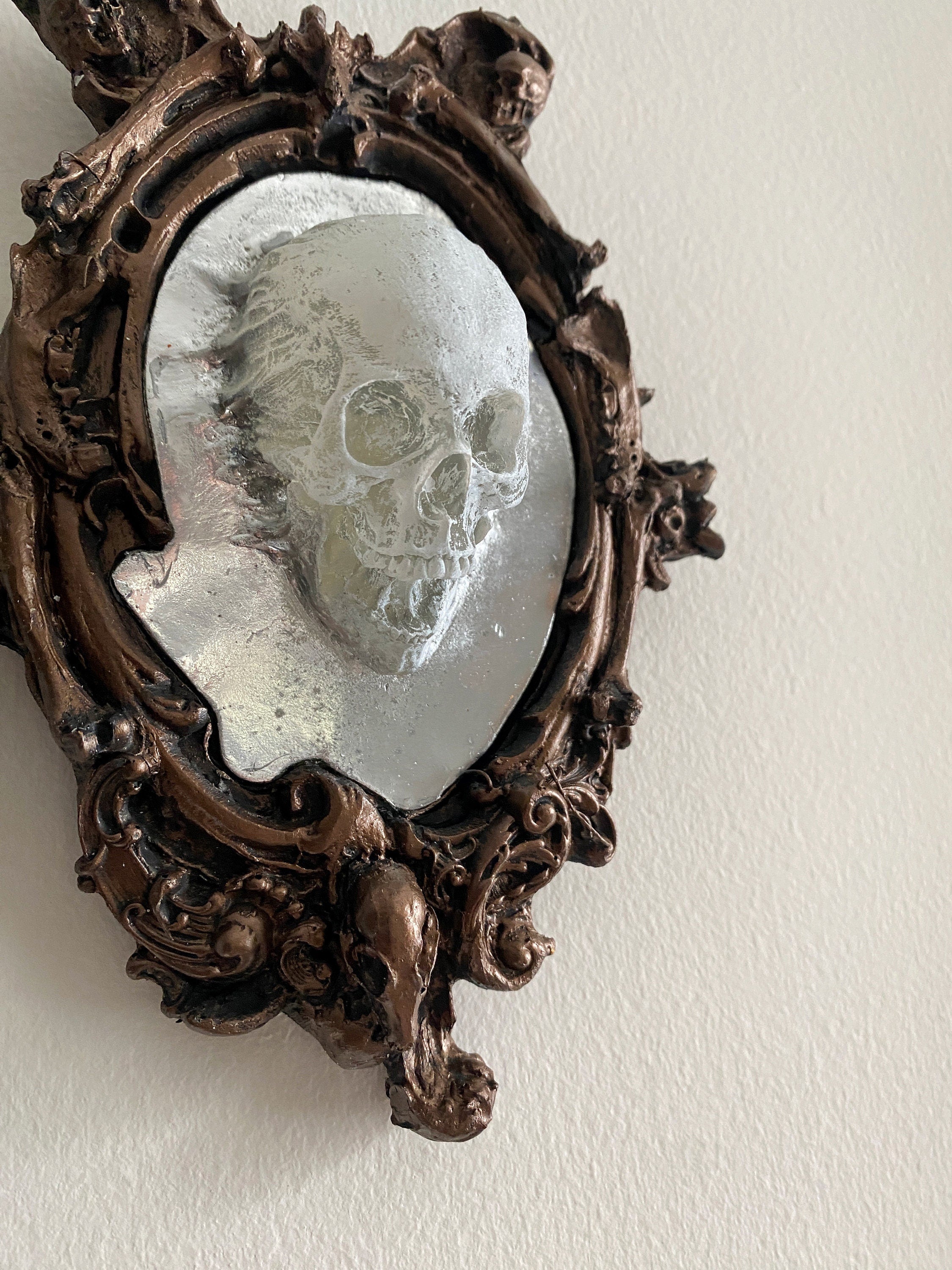 Spectral Skull Wall Plaque — White