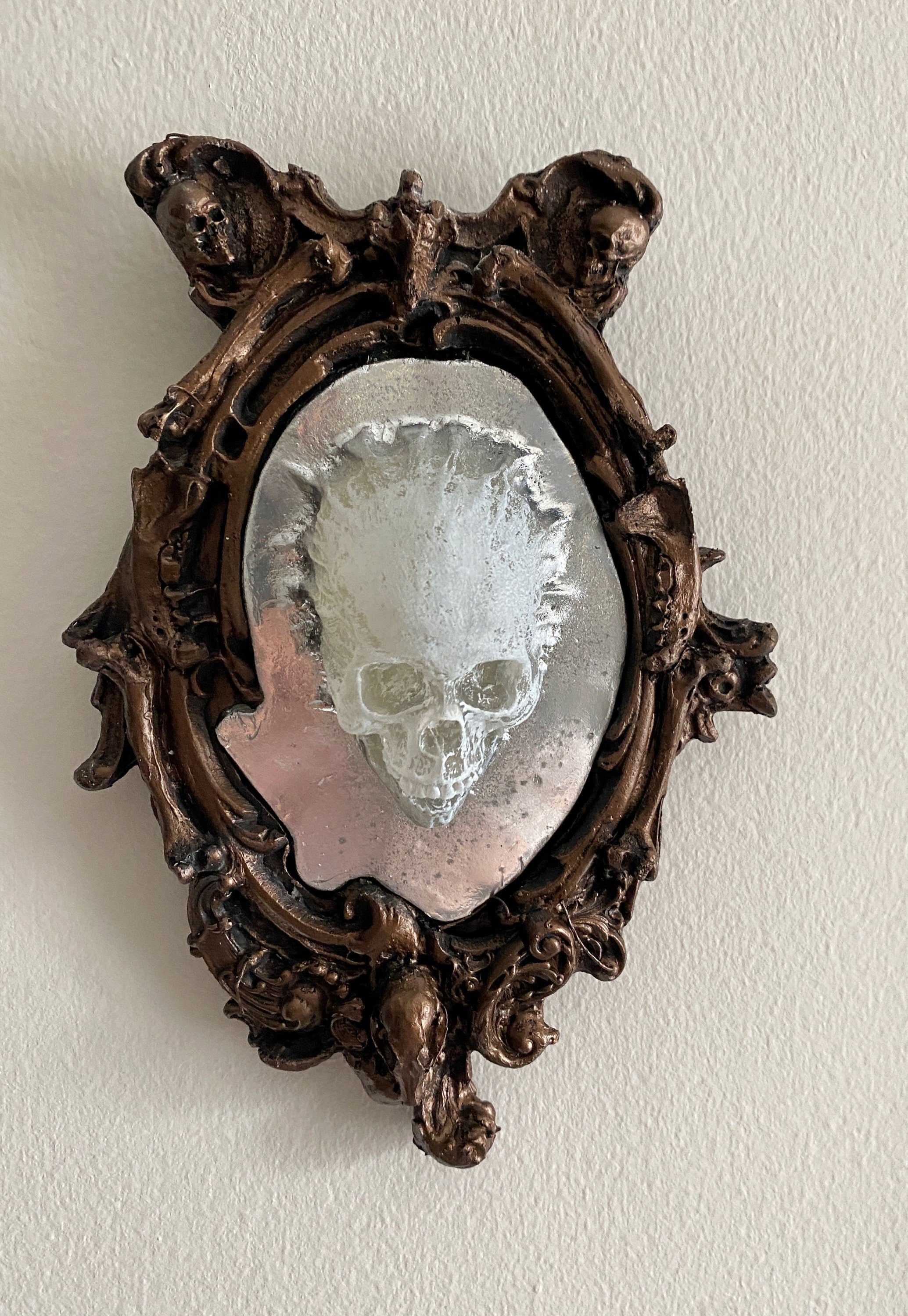 Spectral Skull Wall Plaque — White