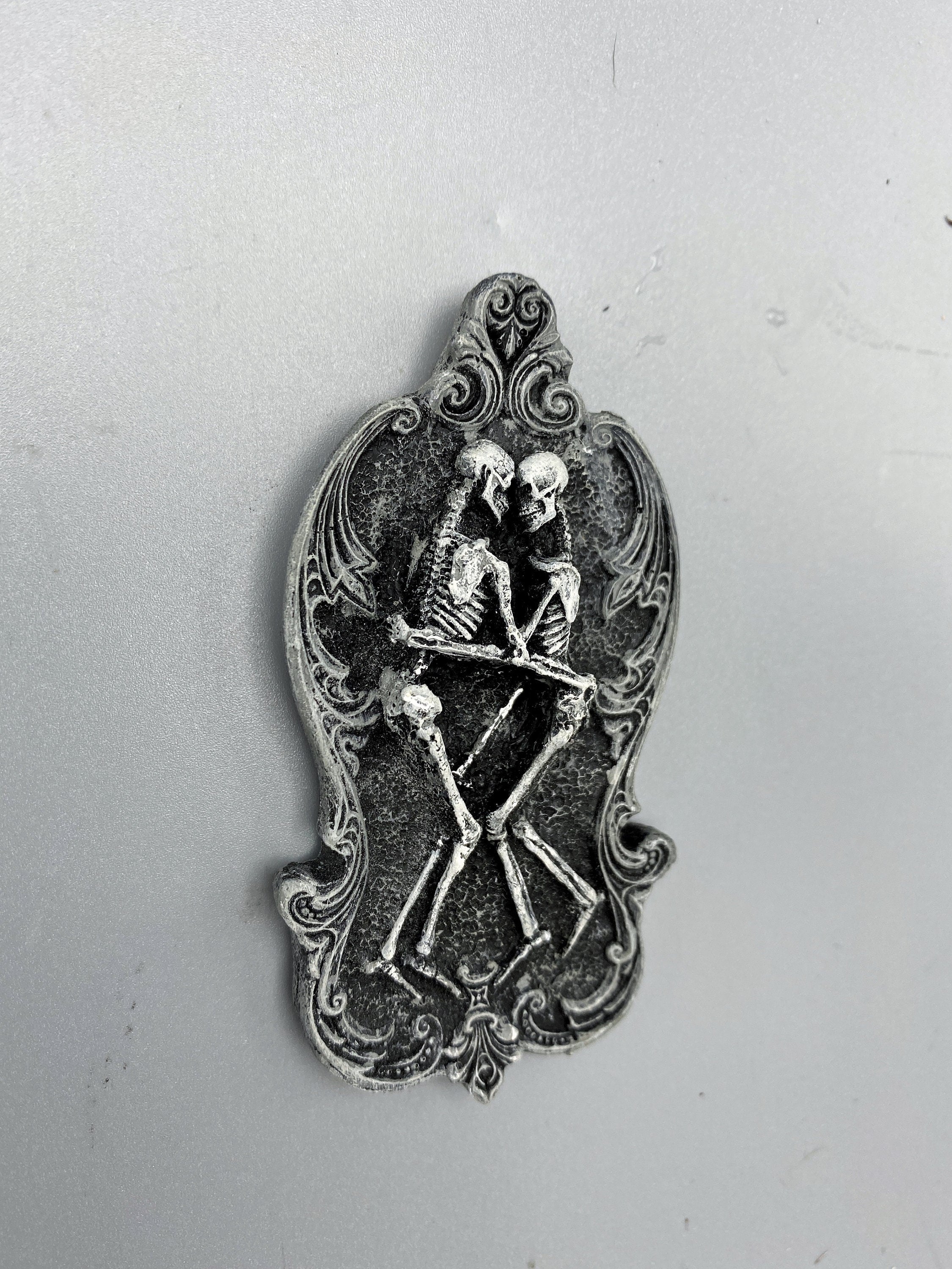 Amor Aeternus Skeleton Lovers Hand-Painted Resin Magnet