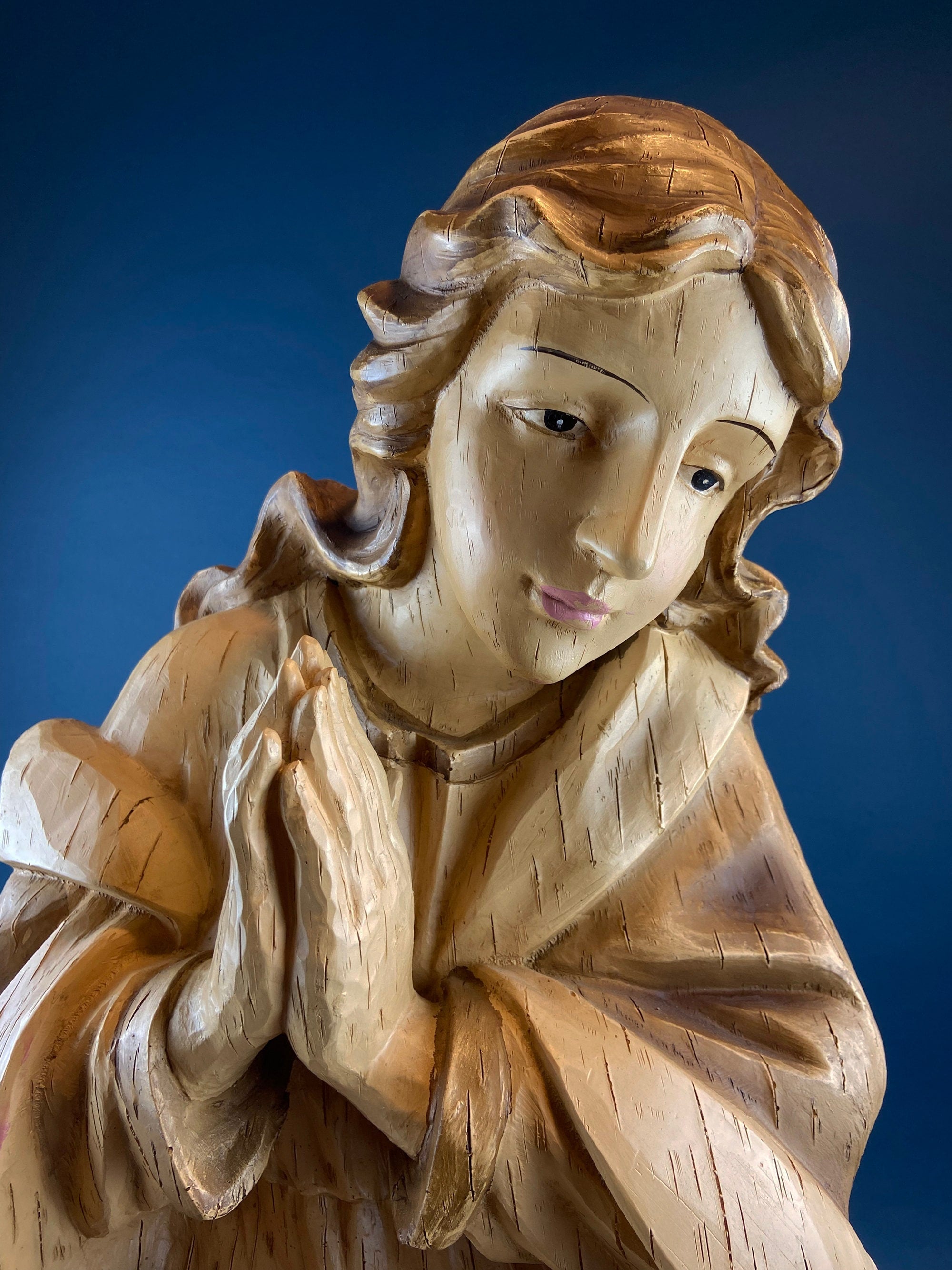 30" Statue of Virgin Mary. Praying Madonna. Wood Like Texture & Color. Religious Figure. Nativity Scene. Place of Worship, Shrine Statue..