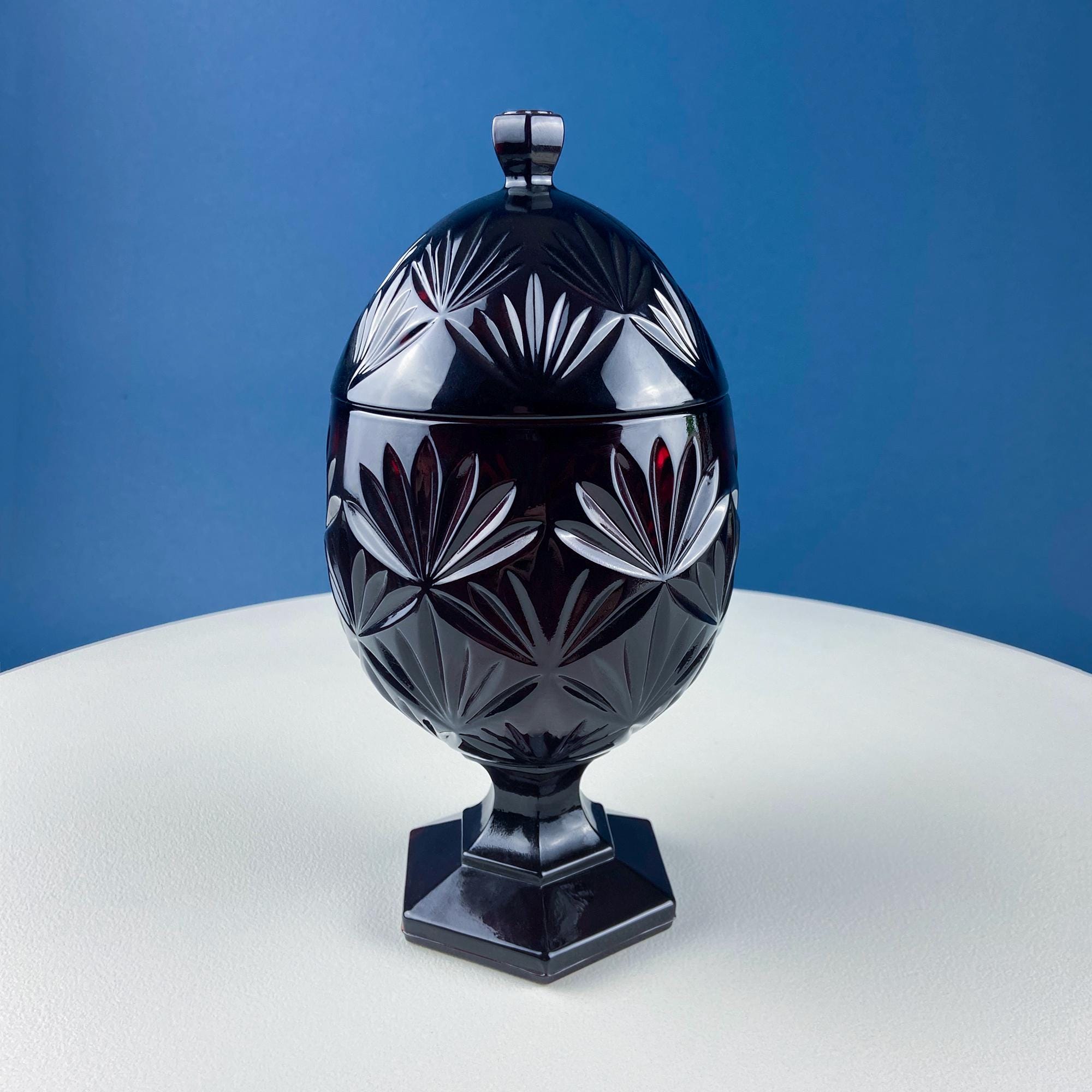 Luminarc Deep Red Egg-Shaped Pedestal Candy Dish – Star Daisy Motif