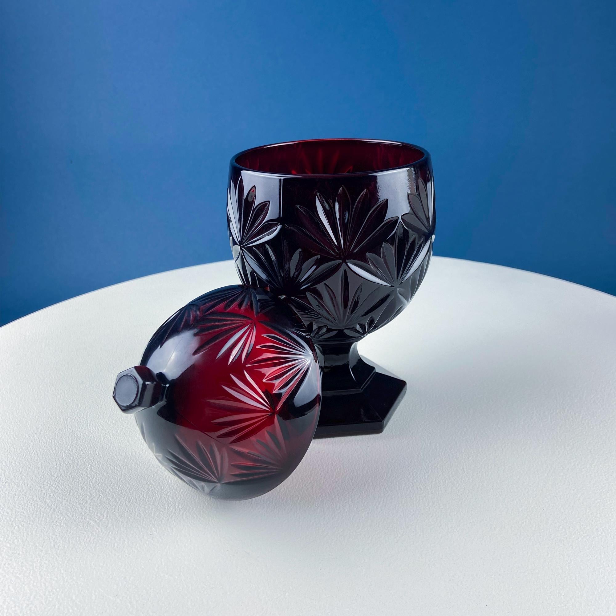 Luminarc Deep Red Egg-Shaped Pedestal Candy Dish – Star Daisy Motif