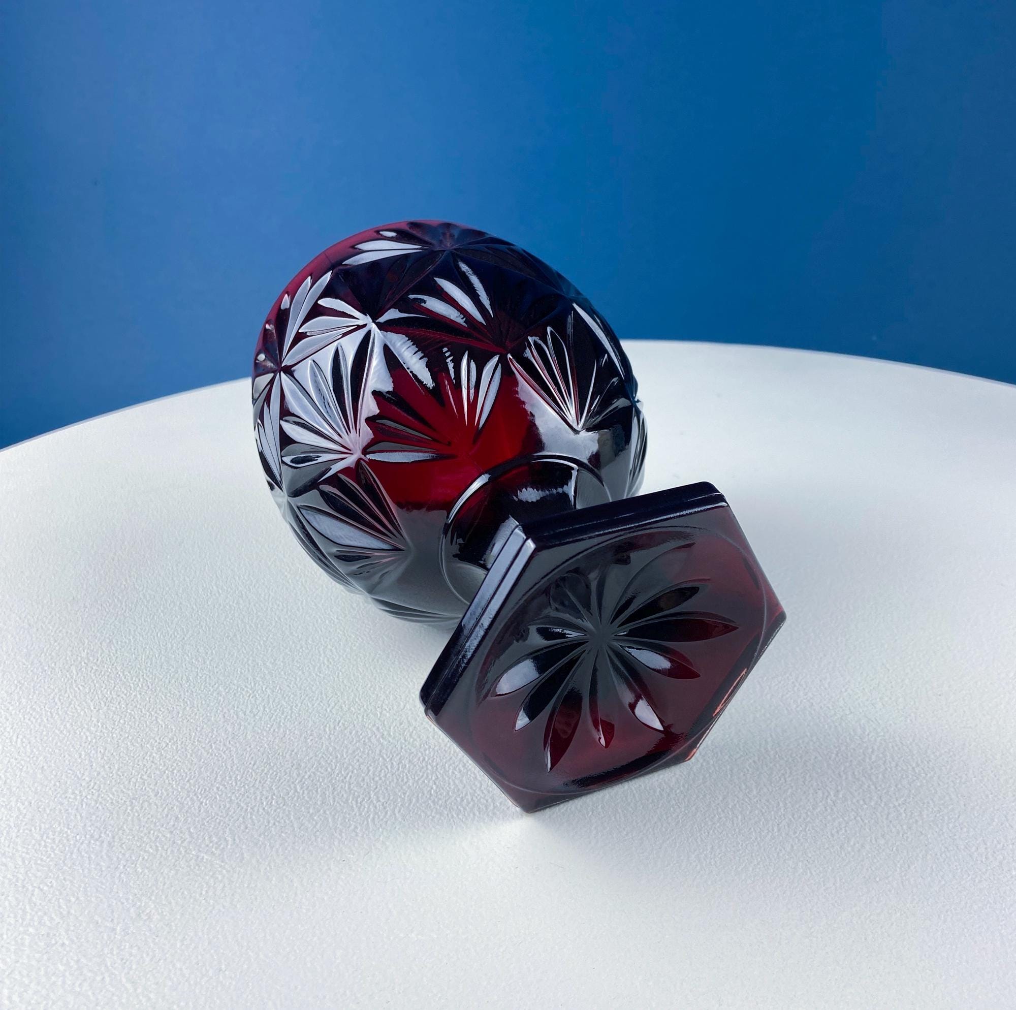 Luminarc Deep Red Egg-Shaped Pedestal Candy Dish – Star Daisy Motif