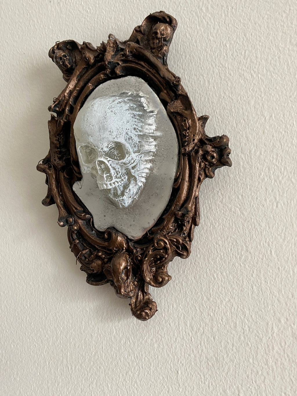 Spectral Skull Wall Plaque — White