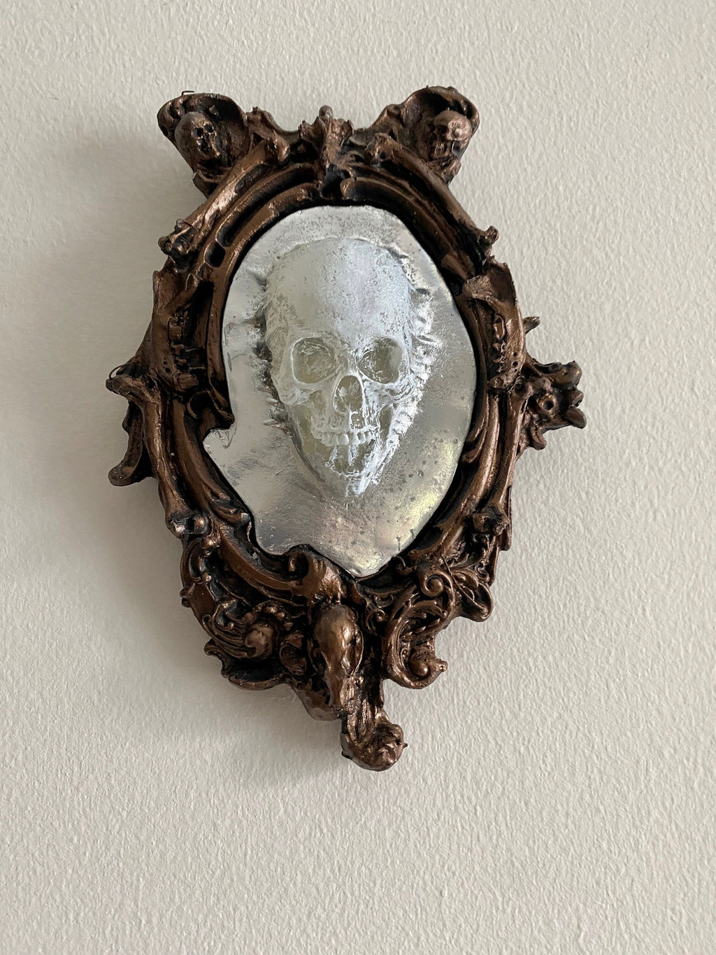 Spectral Skull Wall Plaque — White