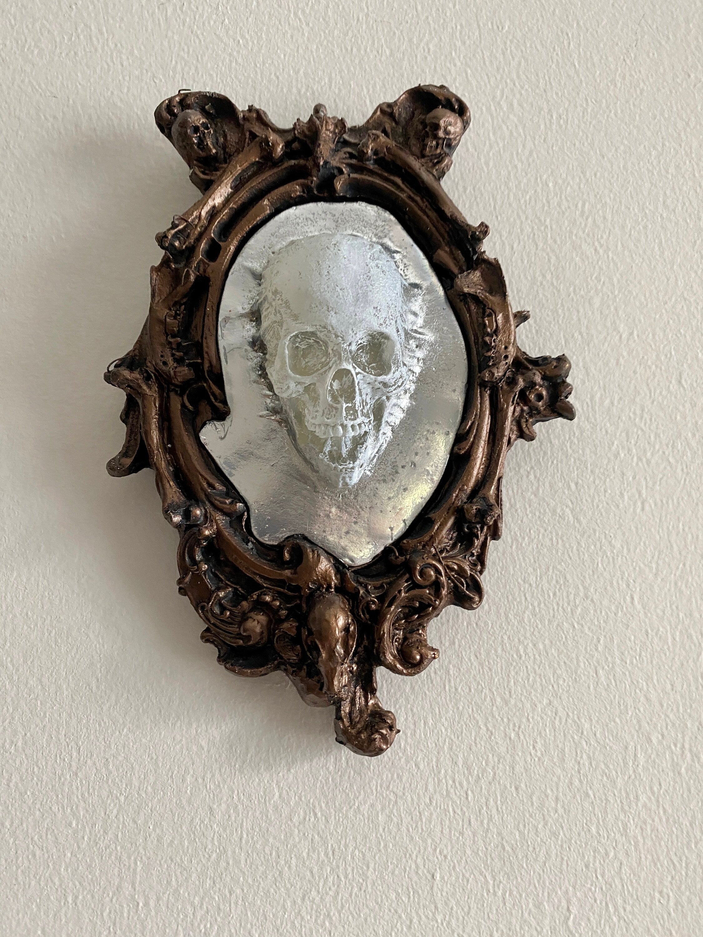 Spectral Skull Wall Plaque — White