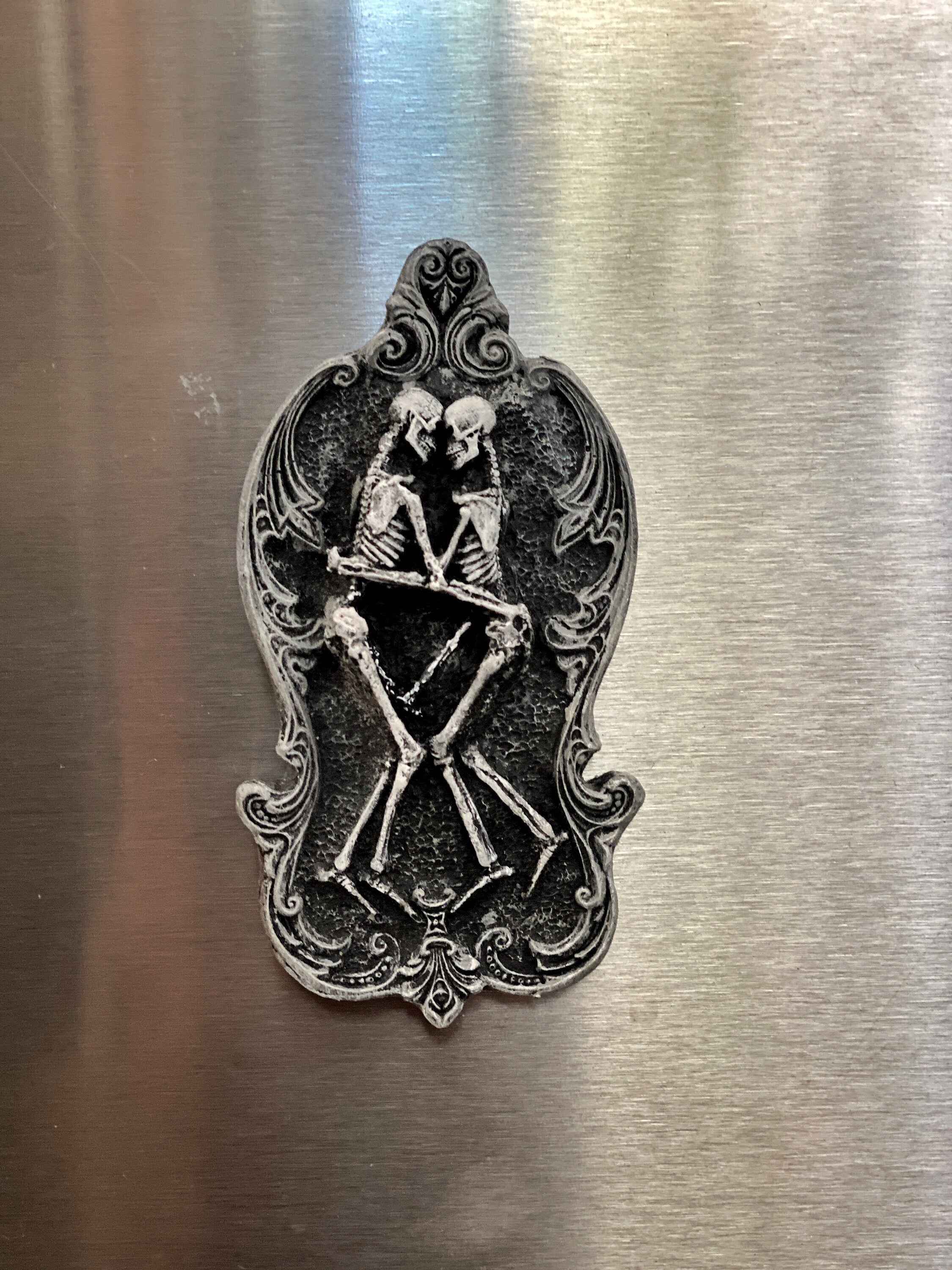 Amor Aeternus Skeleton Lovers Hand-Painted Resin Magnet