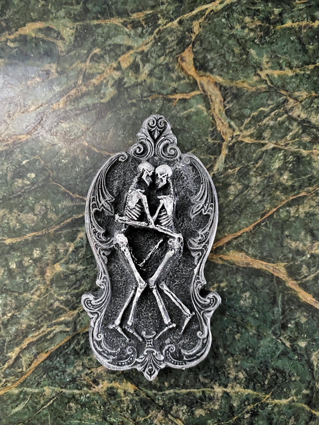 Amor Aeternus Skeleton Lovers Hand-Painted Resin Magnet
