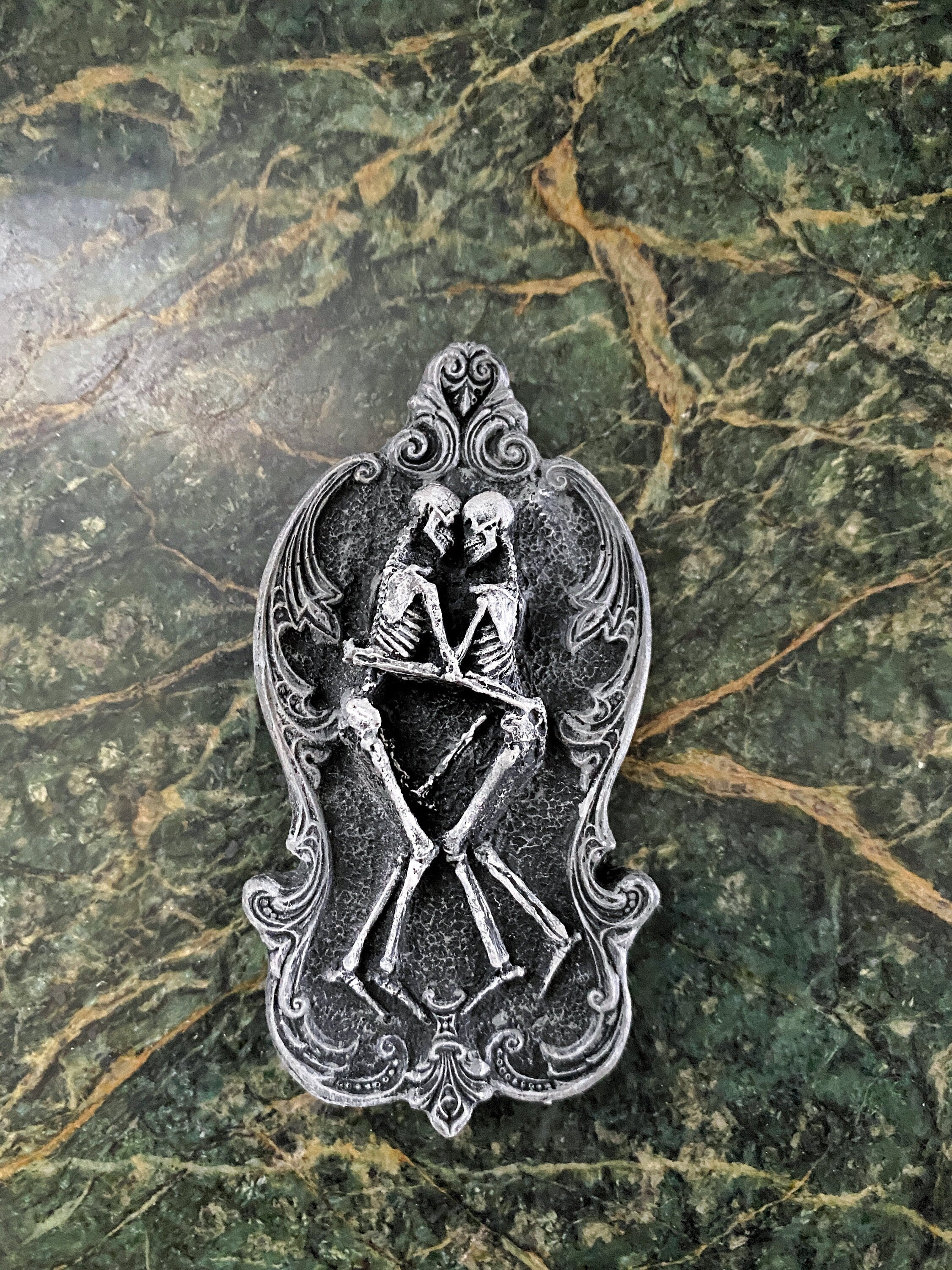 Amor Aeternus Skeleton Lovers Hand-Painted Resin Magnet