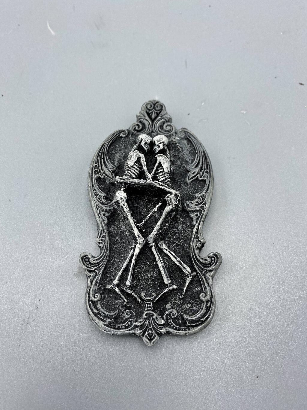 Amor Aeternus Skeleton Lovers Hand-Painted Resin Magnet