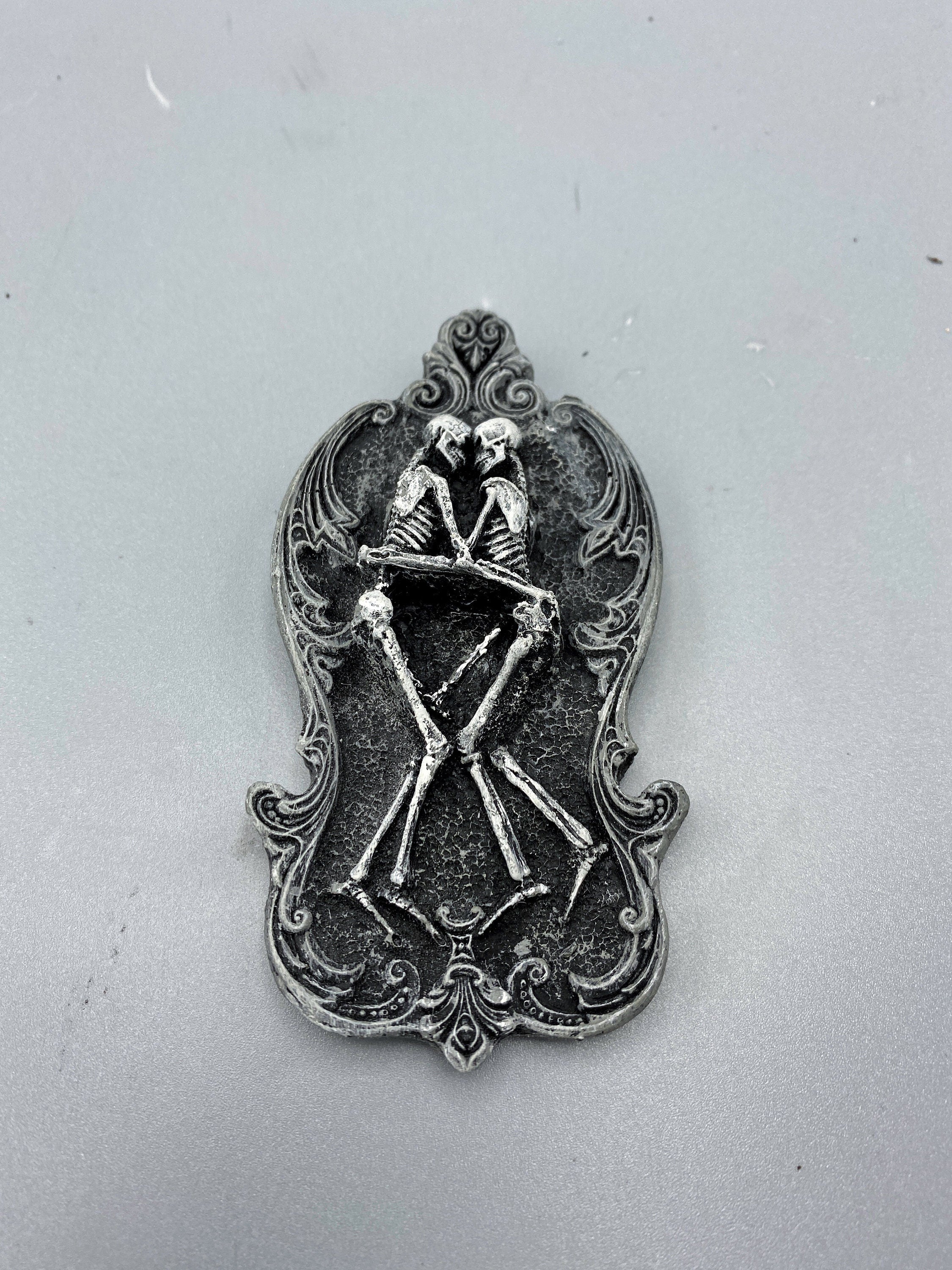 Amor Aeternus Skeleton Lovers Hand-Painted Resin Magnet