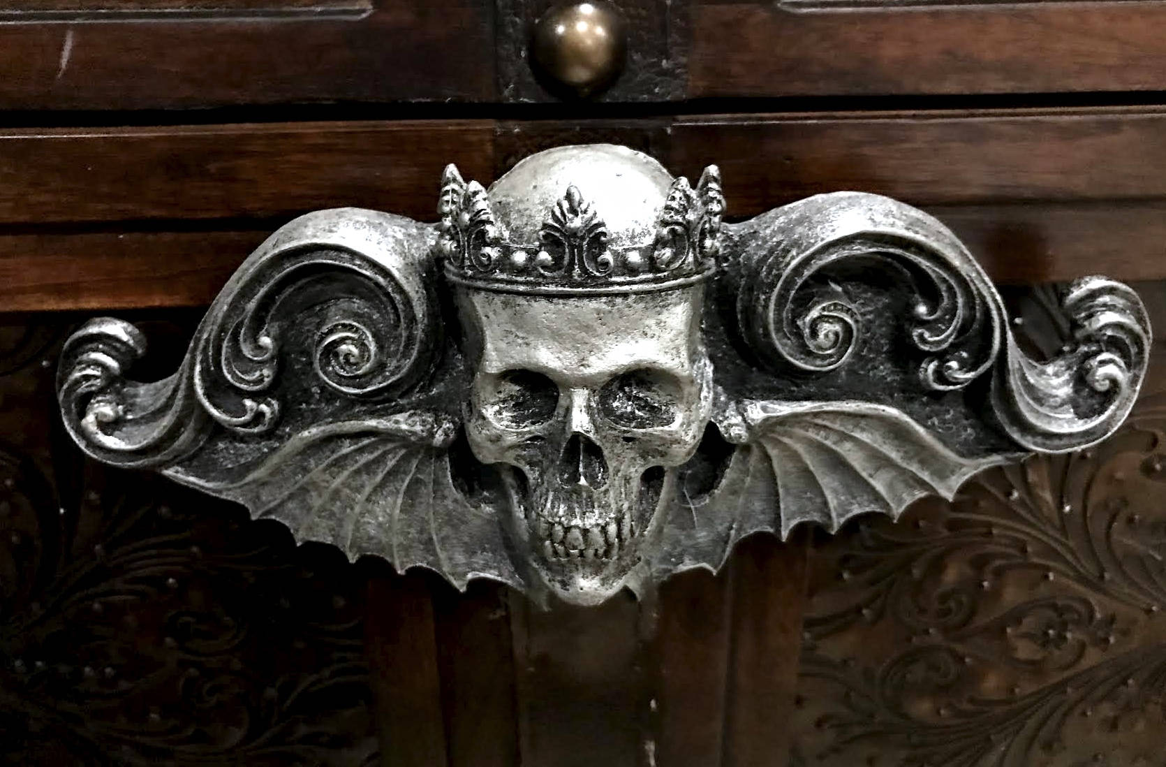 King Moriendi Skull Wall Plaque