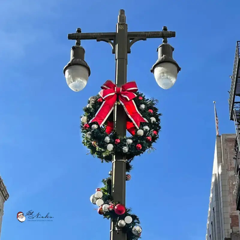 Yuletide Wreath with Warm White Lights -Red