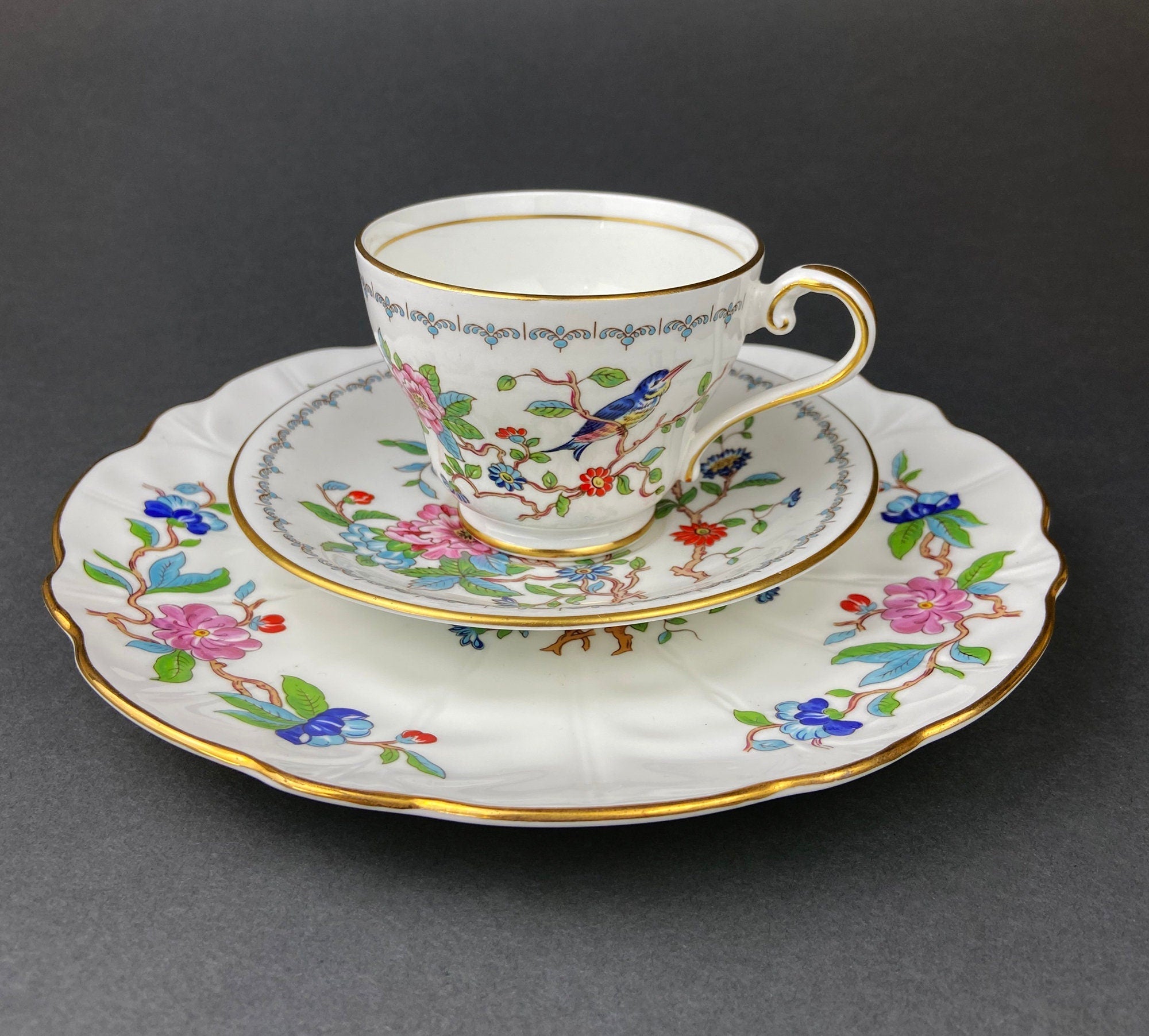 Queen’s Fine Bone China Tea Cup & Saucer – Birds of America, Pair of Finches