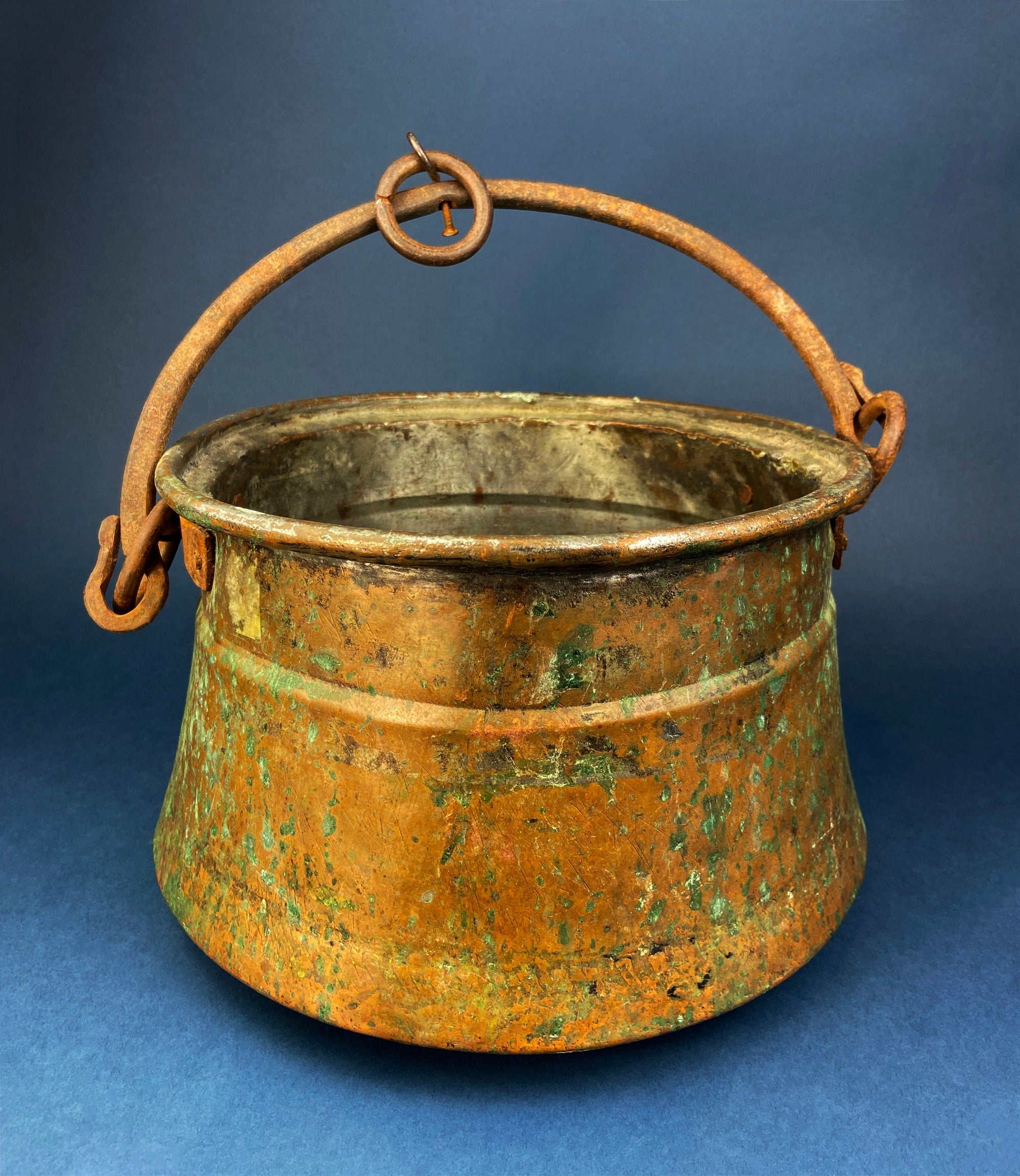 Extra Large Hand Pounded Copper Blackened Cauldron. Antique Hand Hammered Oval Scuttle for Wood Toys or Storage. Rustic Home Decor.