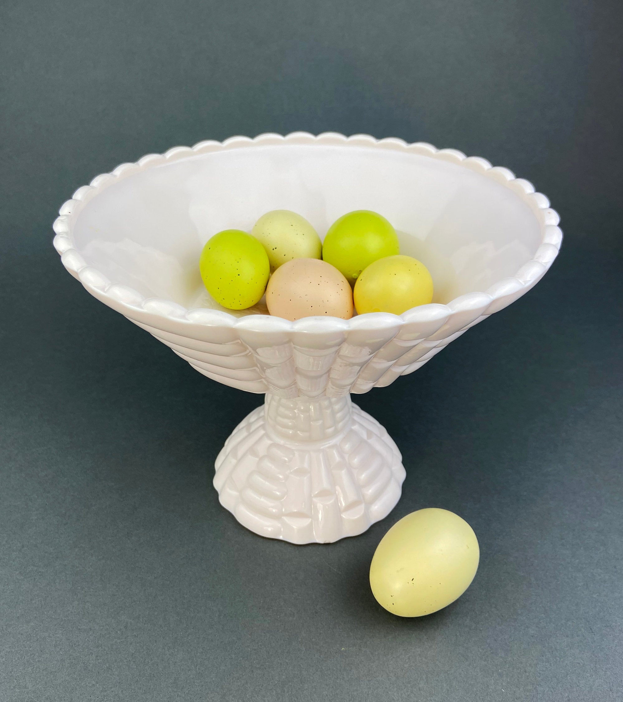 Shell Pink Milk Glass Footed Fruit Bowl – Quilt & Floral Pattern