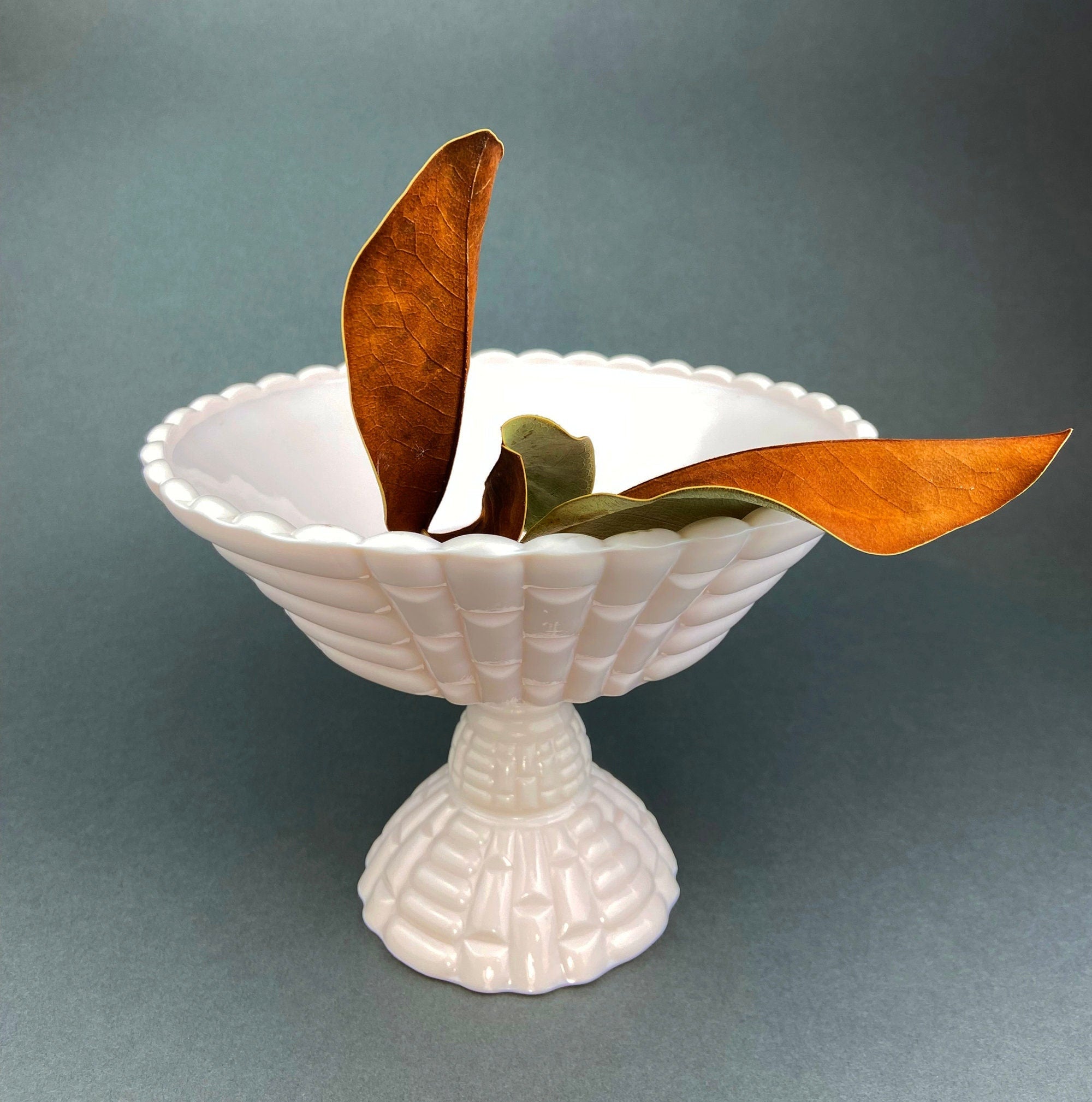 Shell Pink Milk Glass Footed Fruit Bowl – Quilt & Floral Pattern