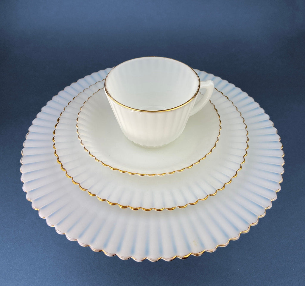 Monax Petalware Opalescent Depression Glass Dinner Plates – Set of 5