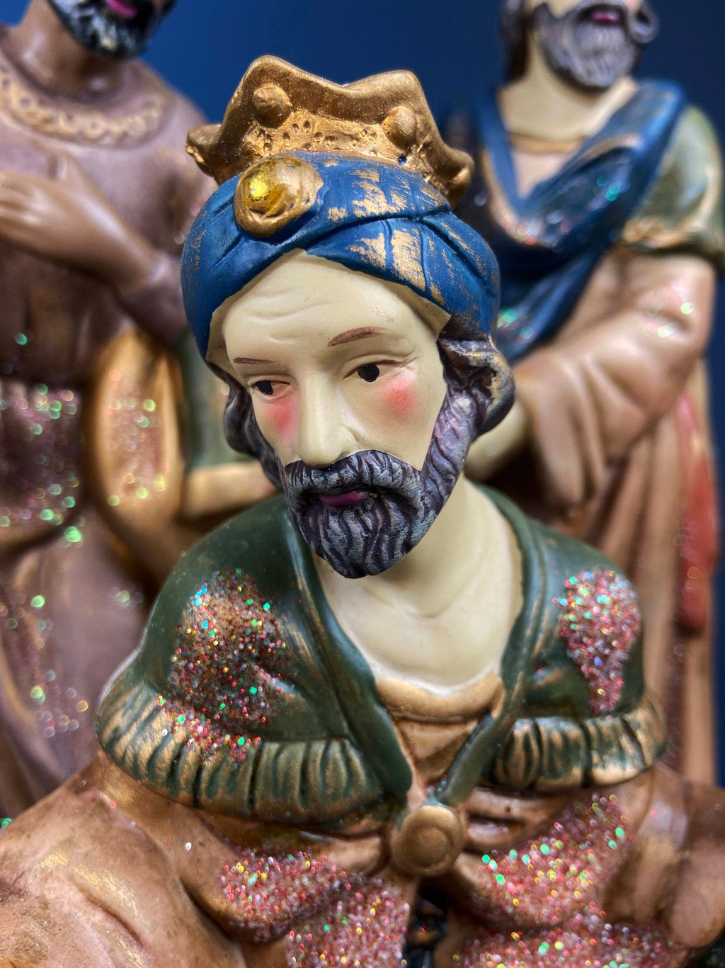 30" Statue of Virgin Mary. Praying Madonna. Wood Like Texture & Color. Religious Figure. Nativity Scene. Place of Worship, Shrine Statue..