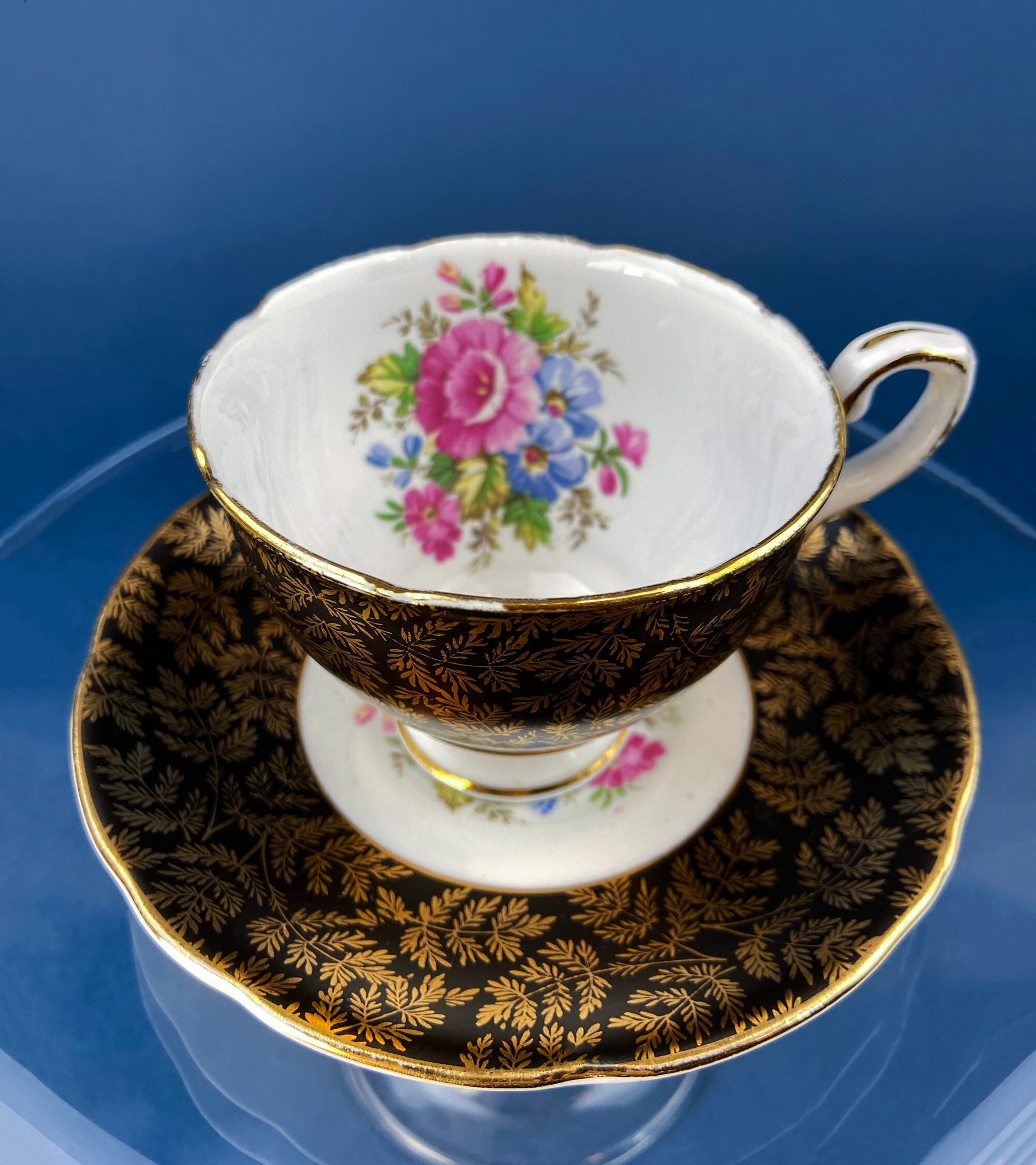 Elizabethan Fine Bone China Tea Cup & Saucer – Hand-Painted Cupids
