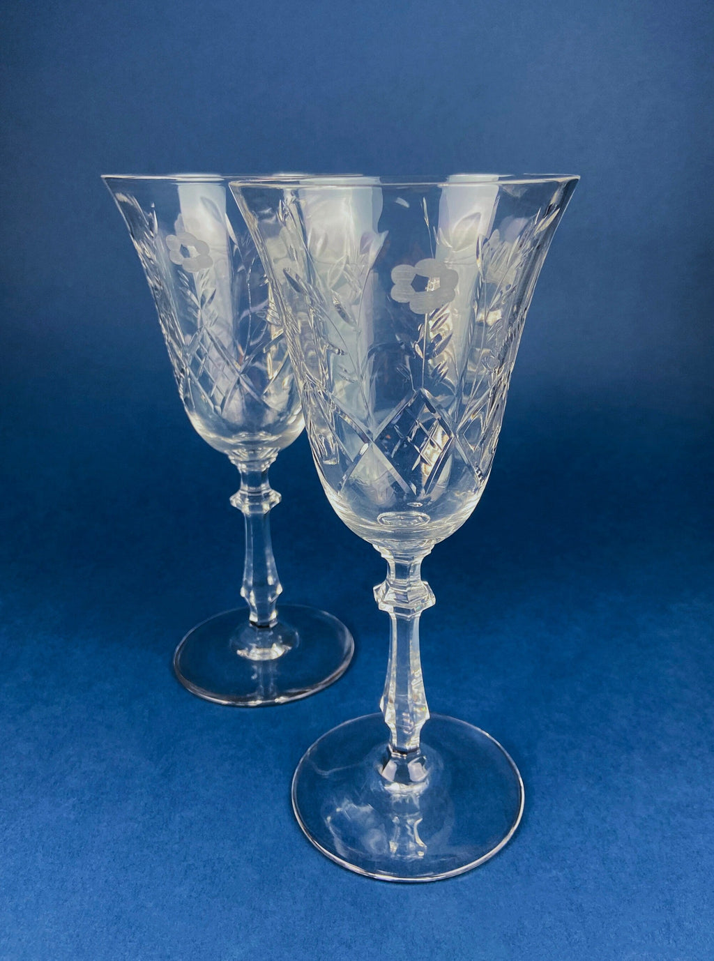 Cut Crystal Champagne Glasses – Geometric Motif, Set of 7