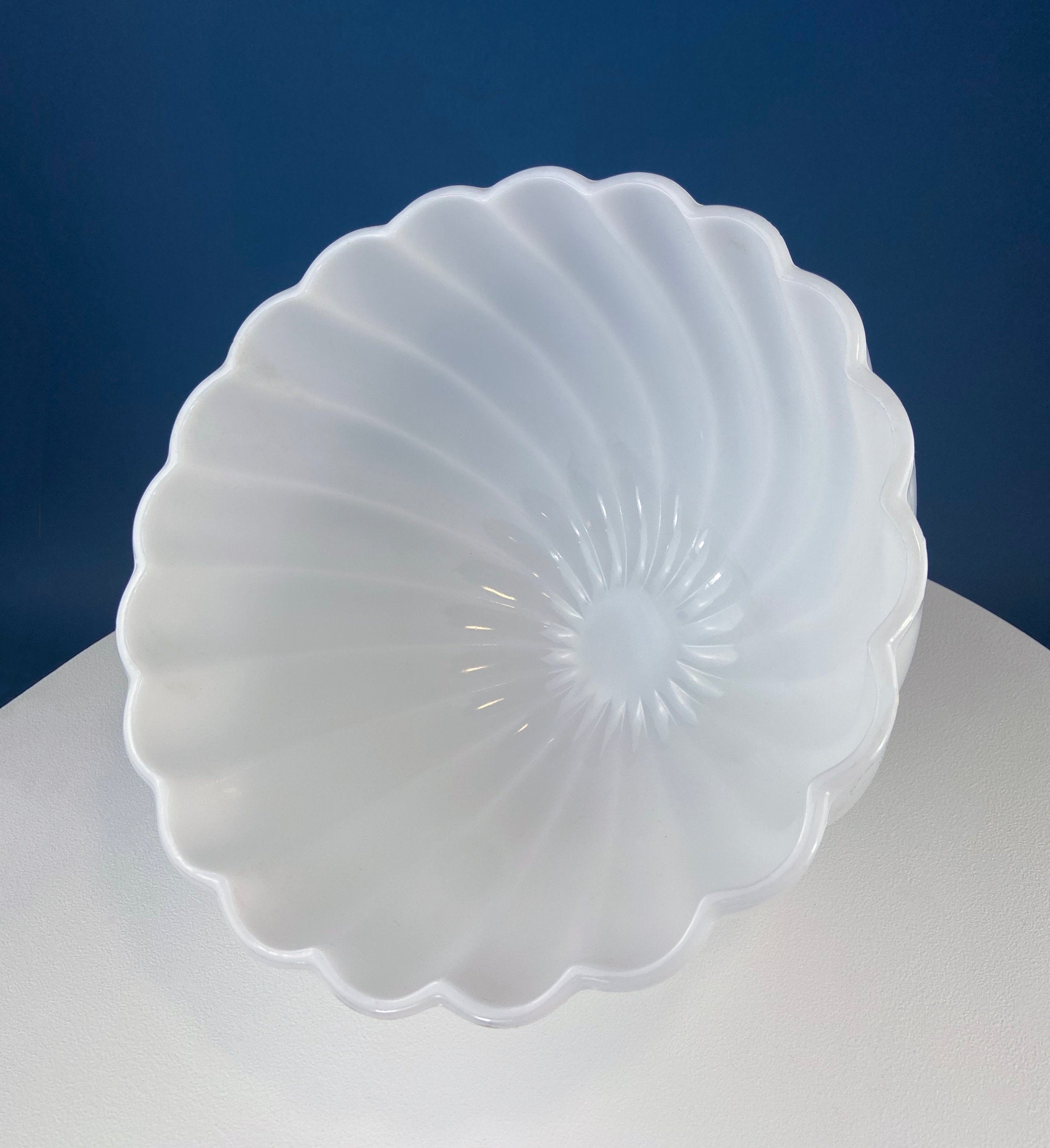 Extra Large Very Deep Salad Bowl. Shell Shaped Milk Glass Serving Bowl. White Table Centerpiece. Modern Farmhouse. Cottagecore. Wedding.