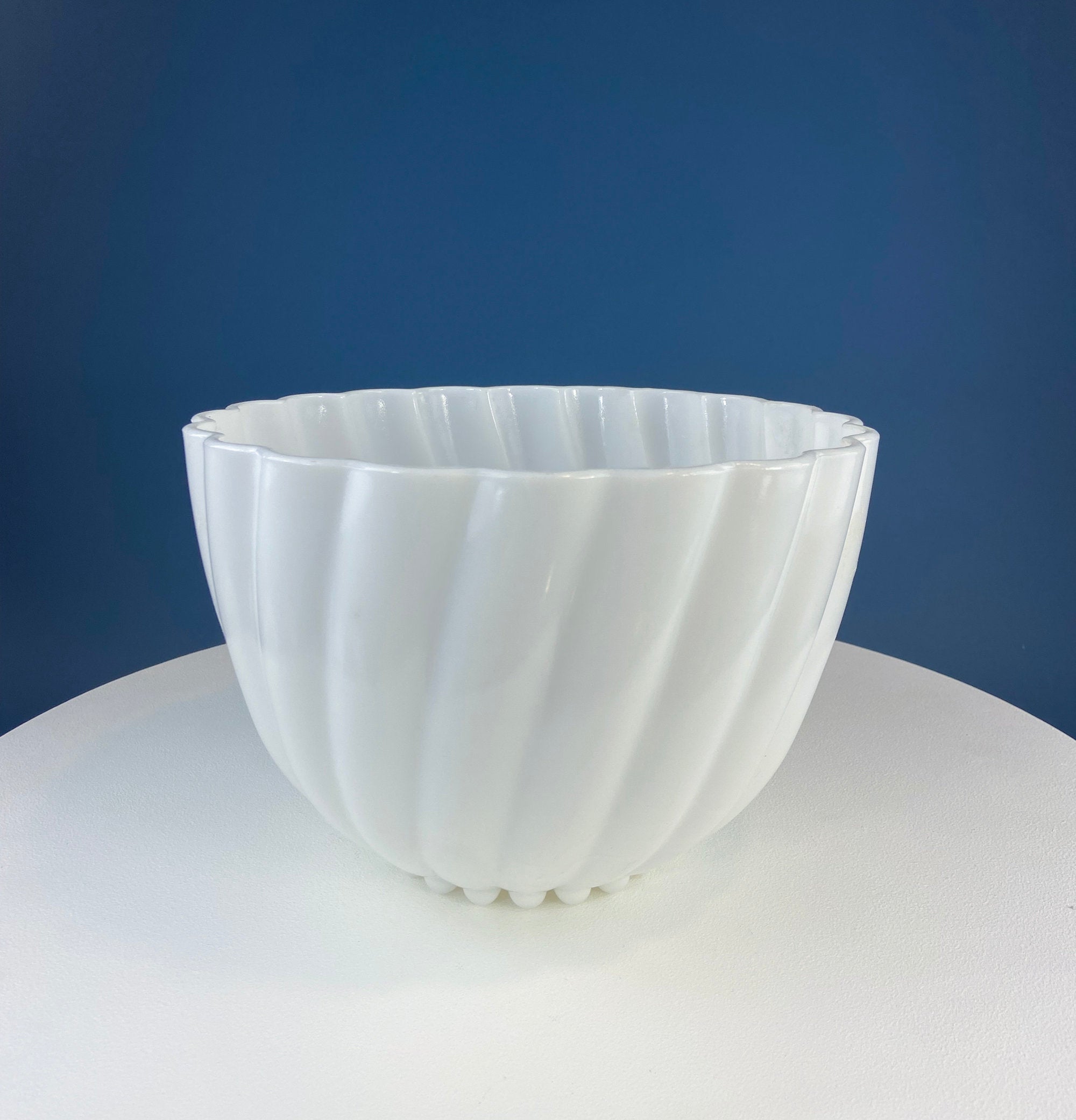 Extra Large Very Deep Salad Bowl. Shell Shaped Milk Glass Serving Bowl. White Table Centerpiece. Modern Farmhouse. Cottagecore. Wedding.