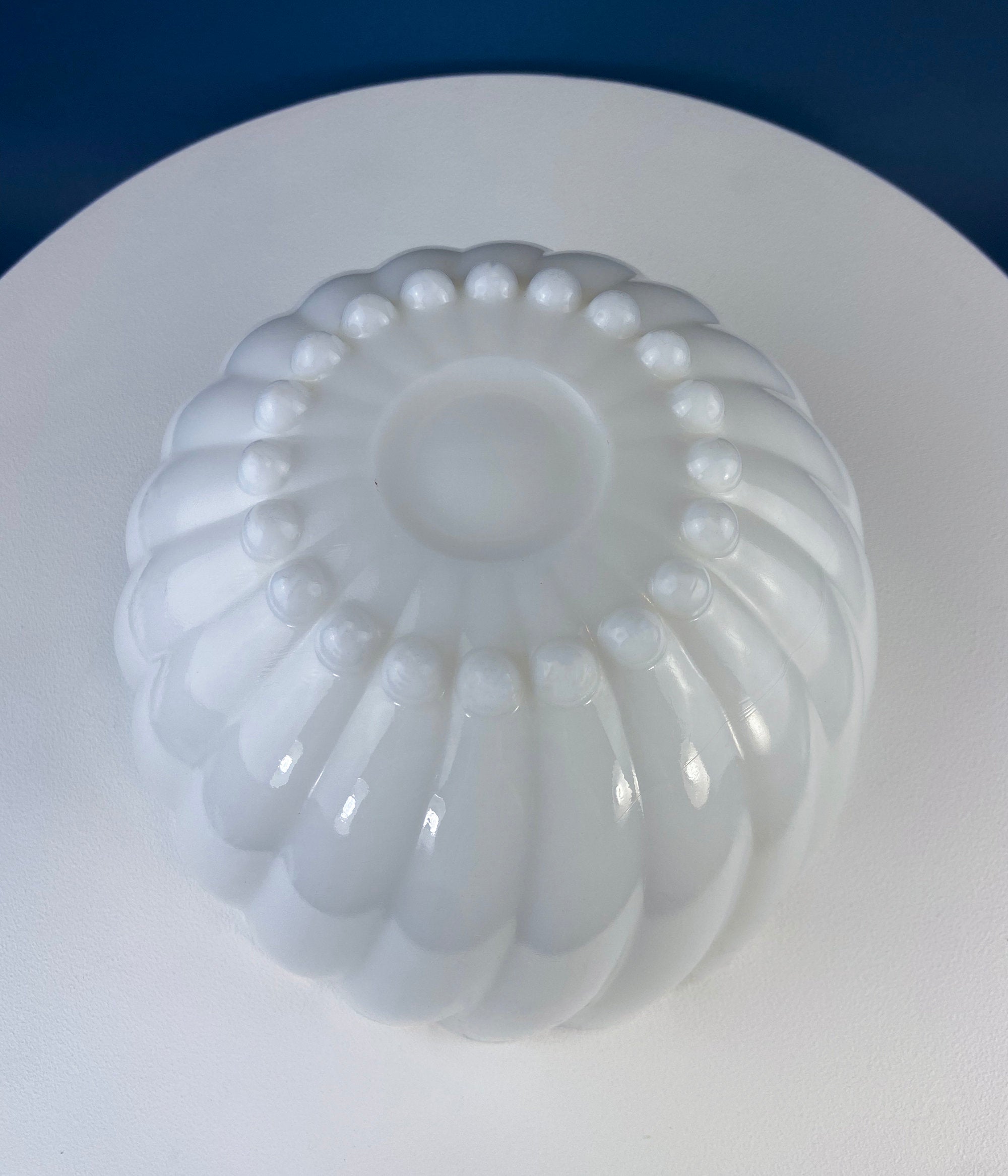 Extra Large Very Deep Salad Bowl. Shell Shaped Milk Glass Serving Bowl. White Table Centerpiece. Modern Farmhouse. Cottagecore. Wedding.