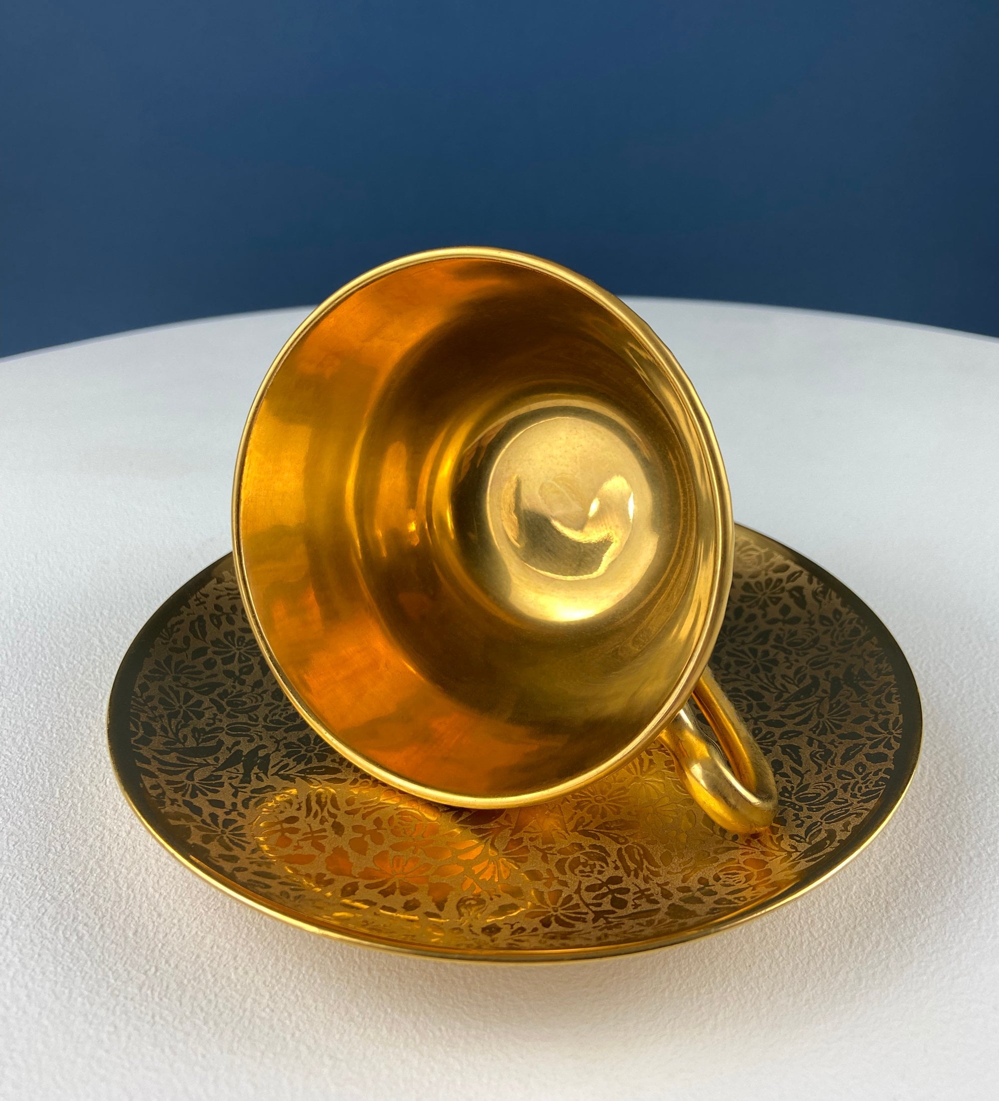 Gold-on-Gold Tea Cup & Saucer with Red Serving Plate – Wheeling & Omeco