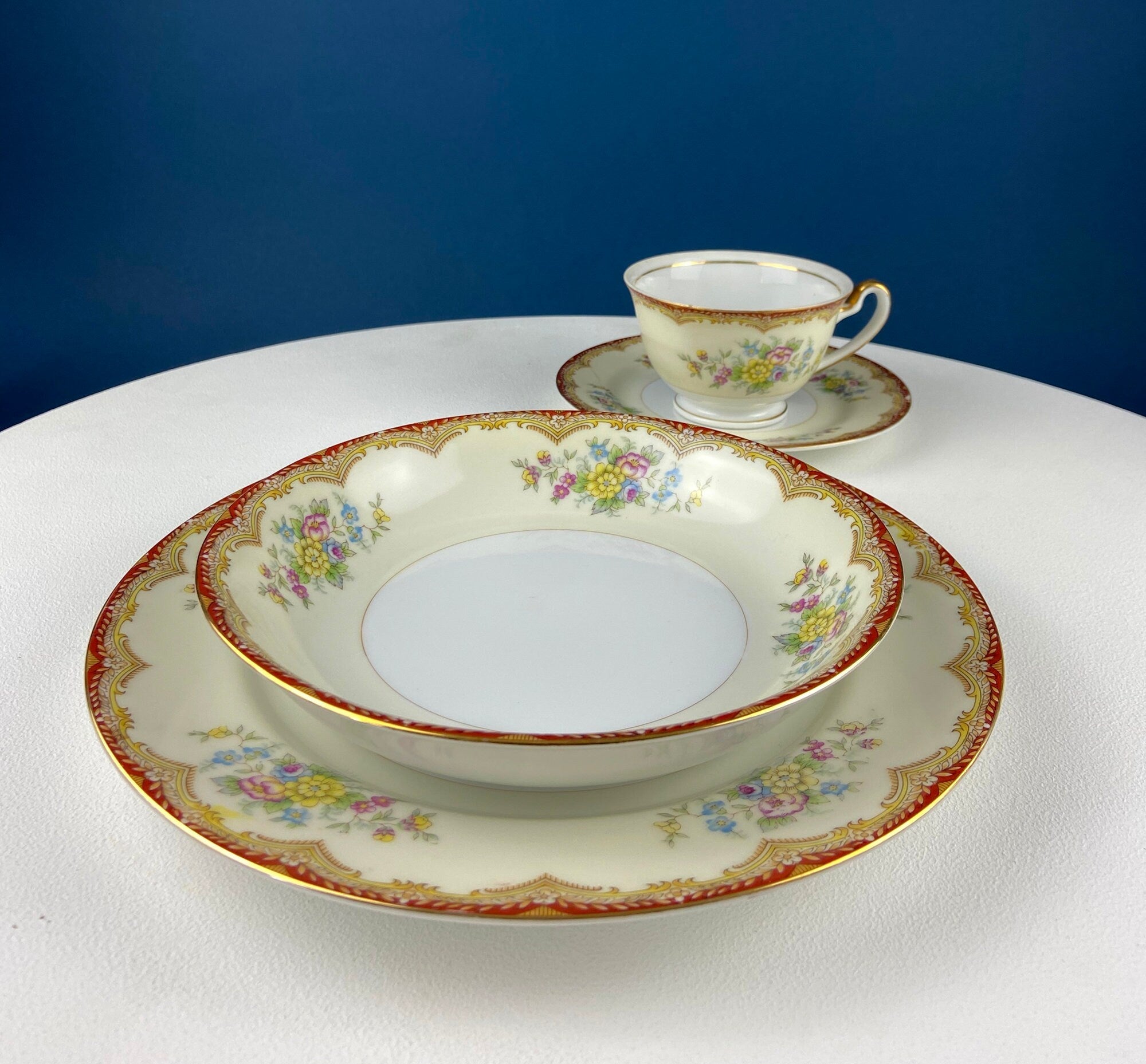 Kikusui China Vintage Dinner Set – Yellow & Red Bands with Rose Garlands, 30+ Pieces