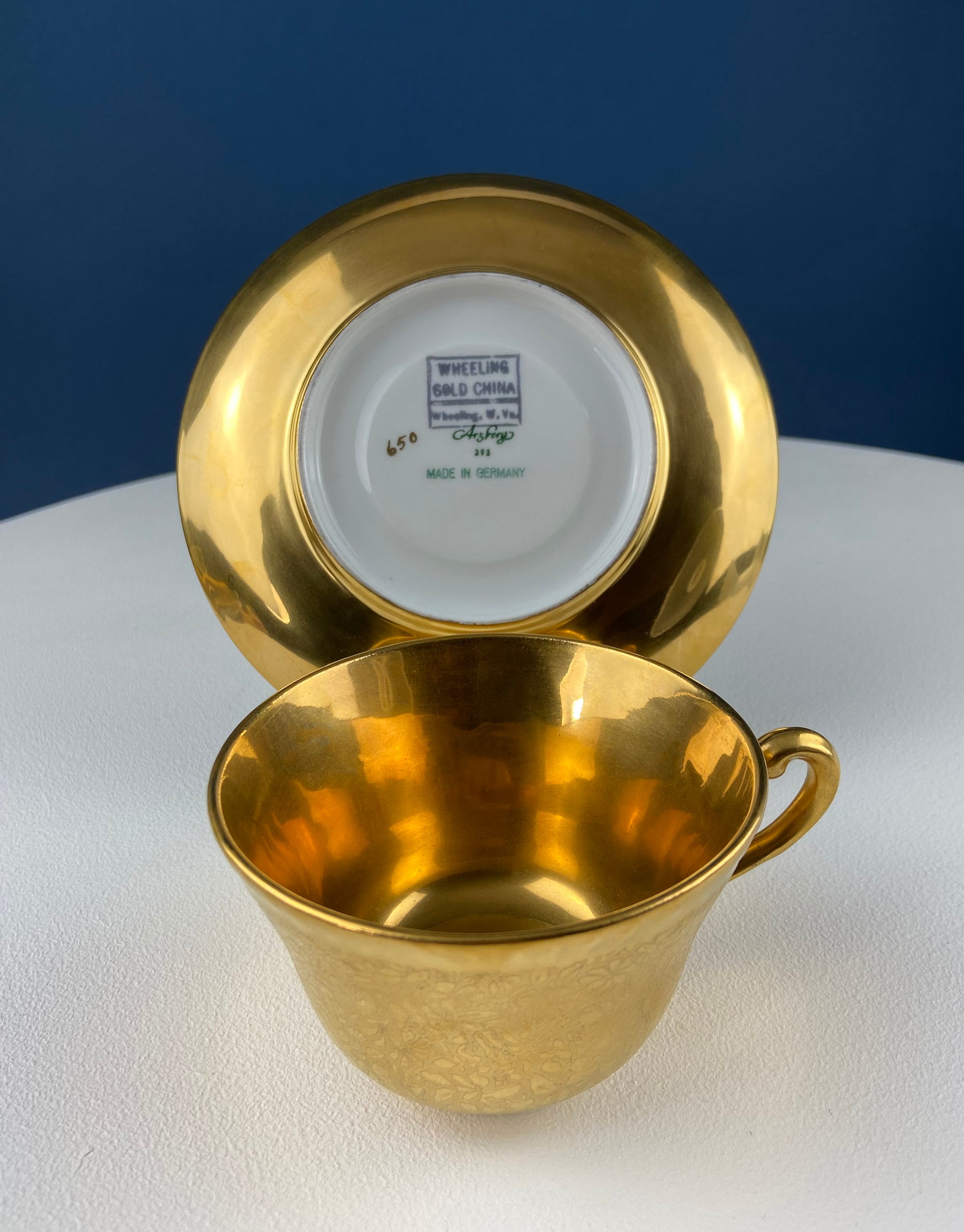 Gold-on-Gold Tea Cup & Saucer with Red Serving Plate – Wheeling & Omeco