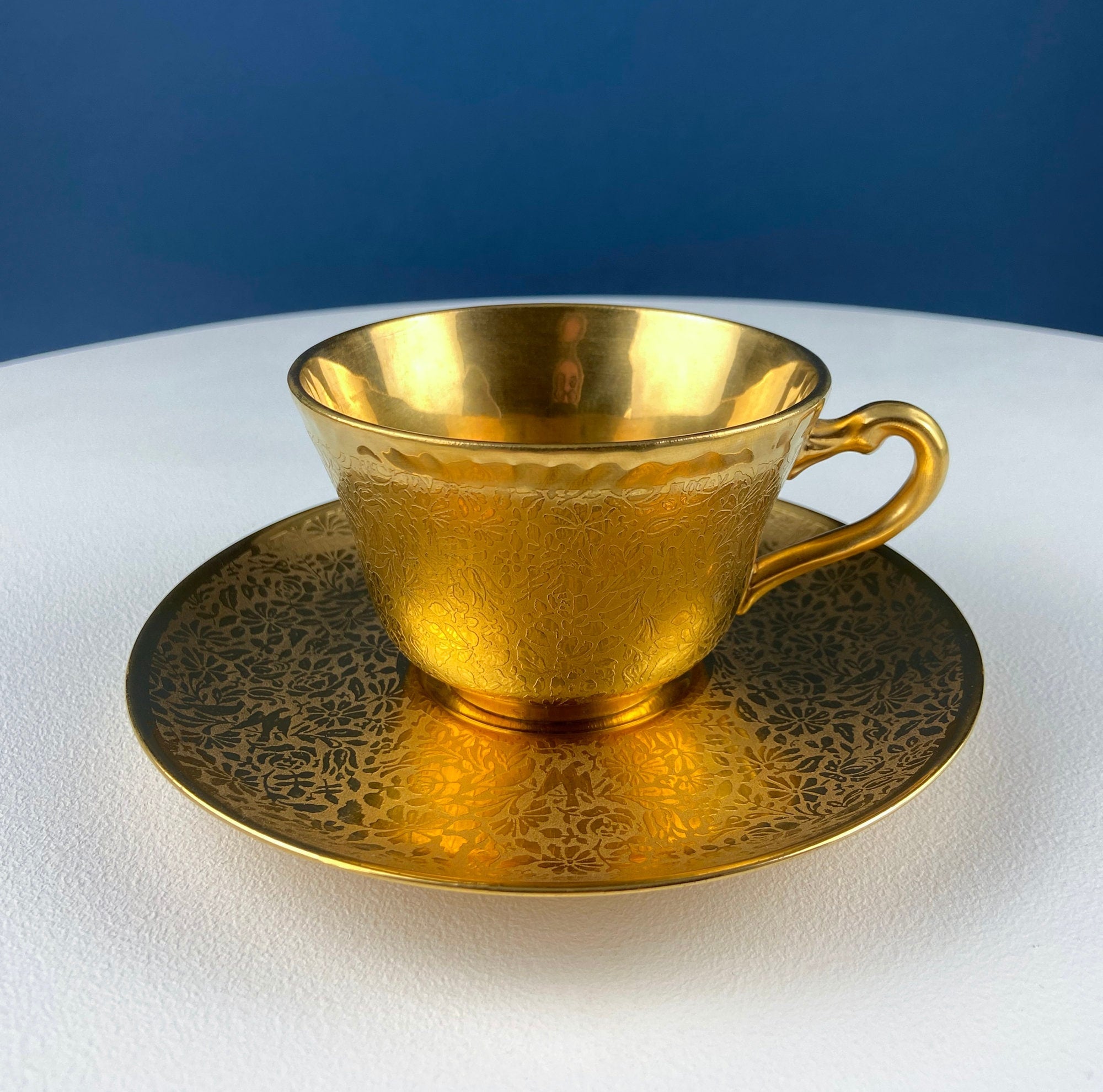 Gold-on-Gold Tea Cup & Saucer with Red Serving Plate – Wheeling & Omeco