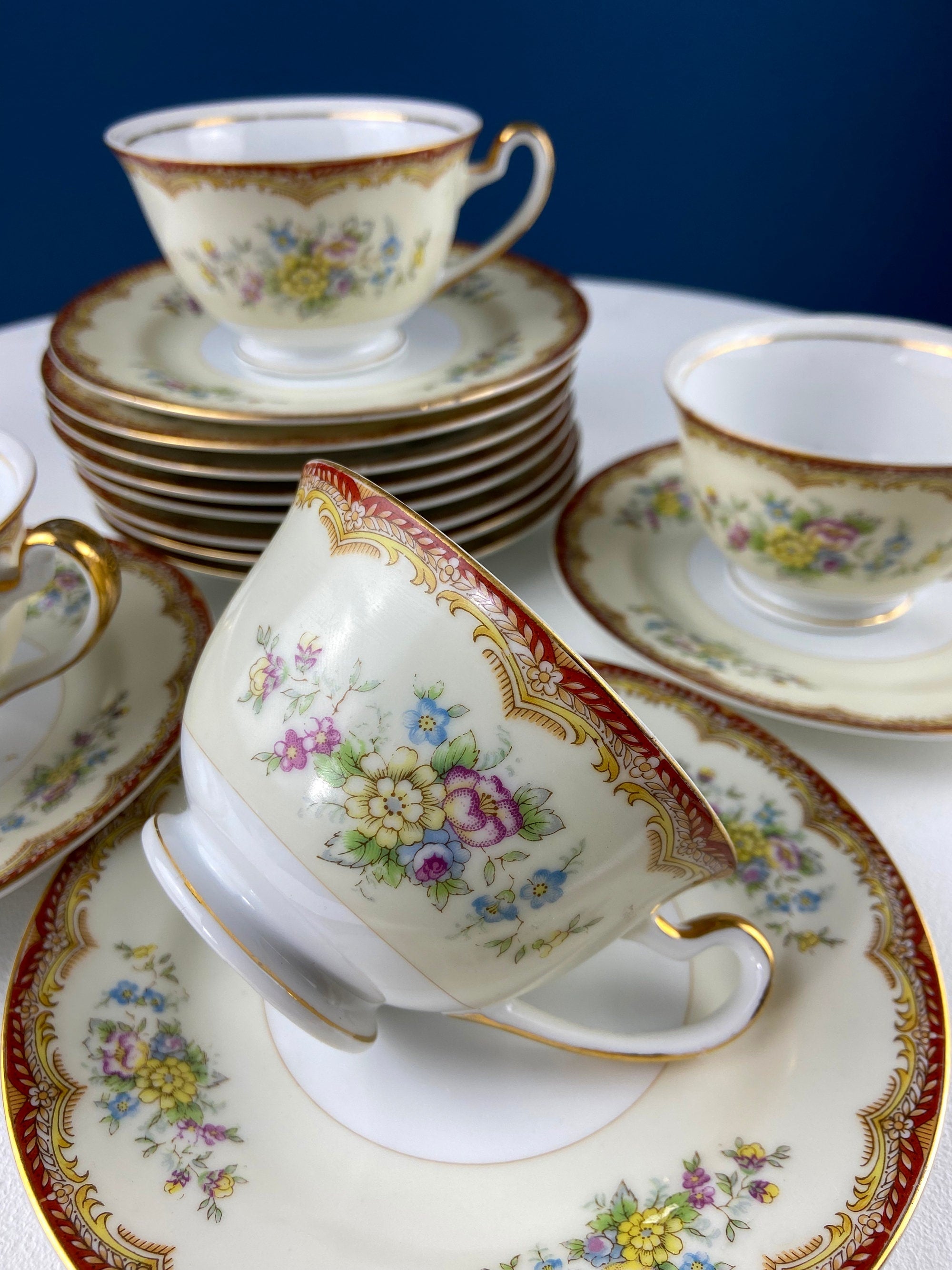 Kikusui China Vintage Dinner Set – Yellow & Red Bands with Rose Garlands, 30+ Pieces