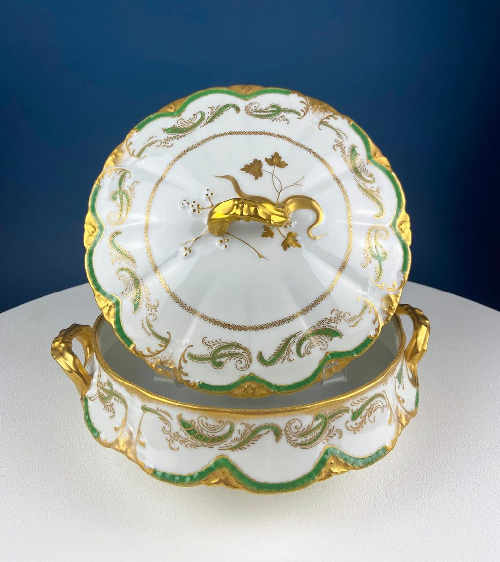 Antique Wedgwood Violet Porcelain Tureen – Black & White Relief