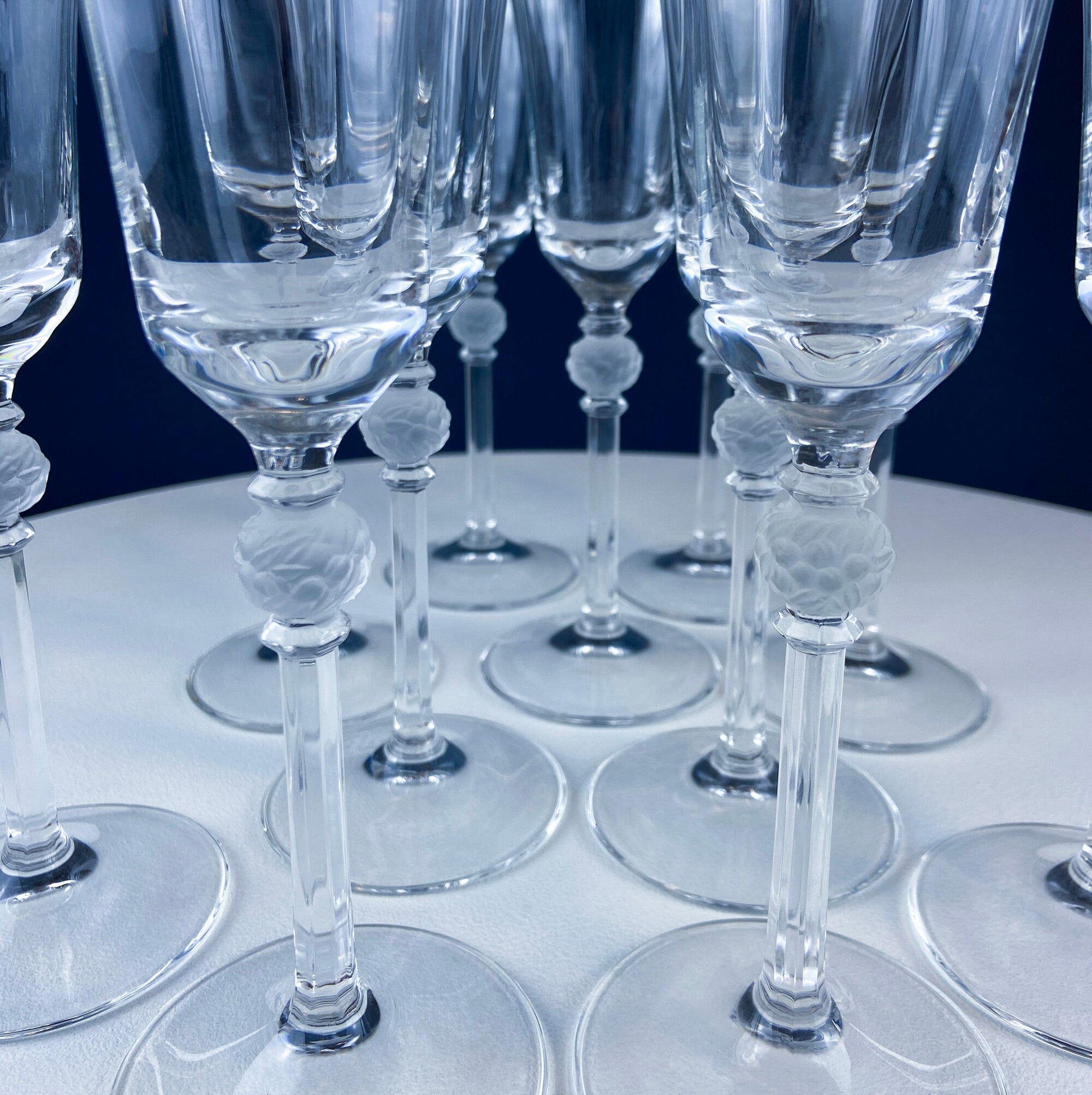 Mikasa Enchantress Crystal Champagne Flutes – Frosted Berry & Leaf Ball Stem, Set of 11
