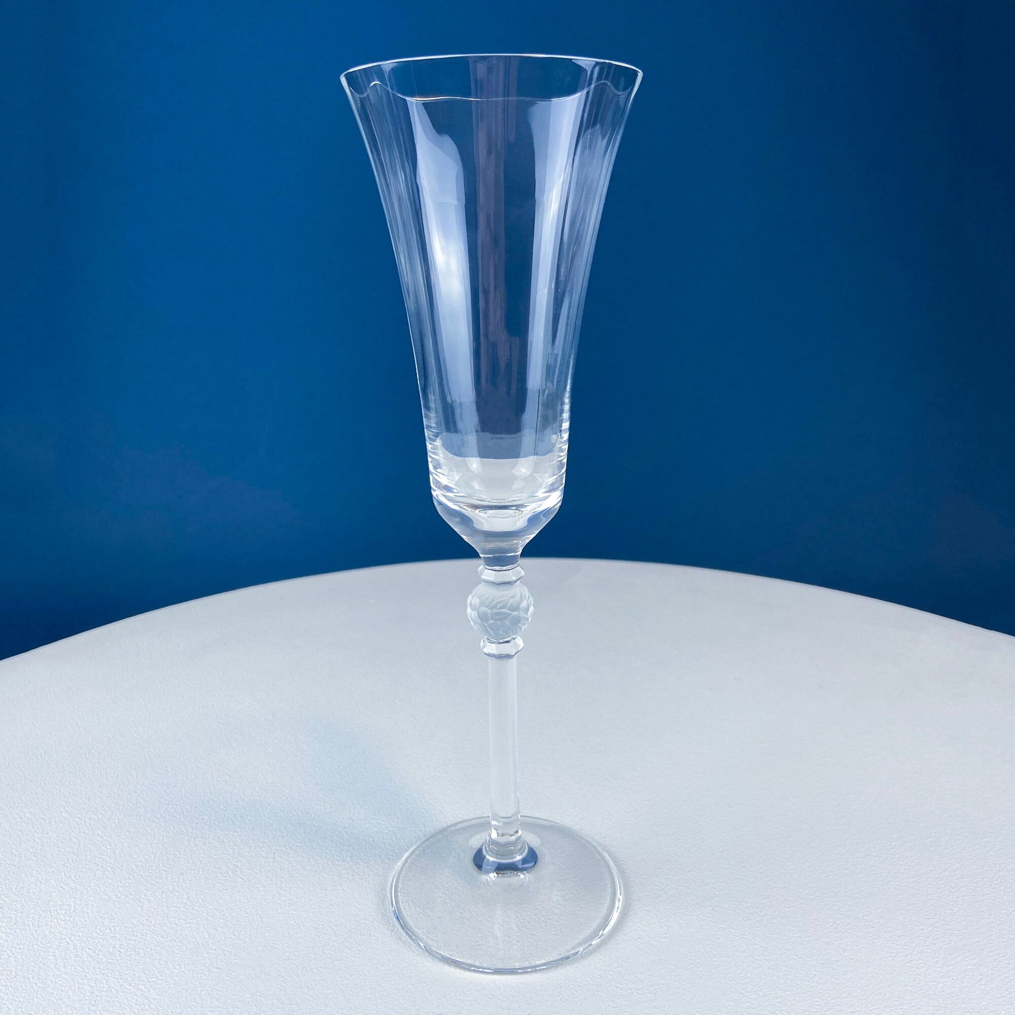 Mikasa Enchantress Crystal Champagne Flutes – Frosted Berry & Leaf Ball Stem, Set of 11