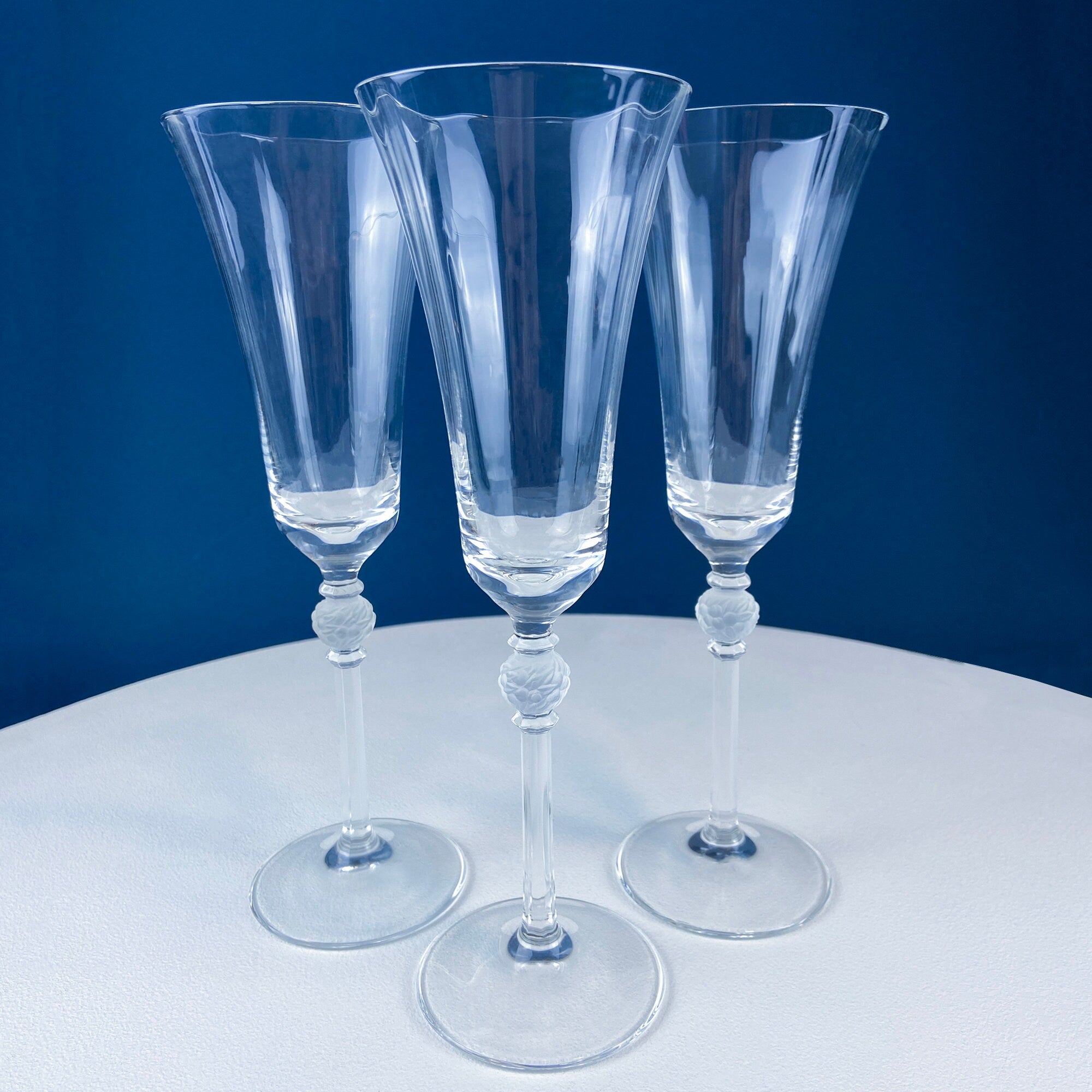 Mikasa Enchantress Crystal Champagne Flutes – Frosted Berry & Leaf Ball Stem, Set of 11