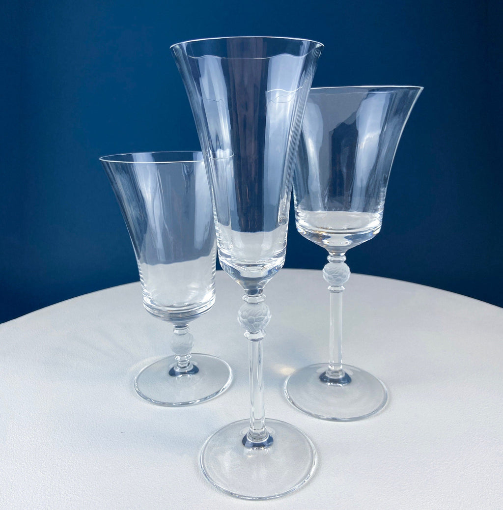 Mikasa Enchantress Crystal Champagne Flutes – Frosted Berry & Leaf Ball Stem, Set of 11